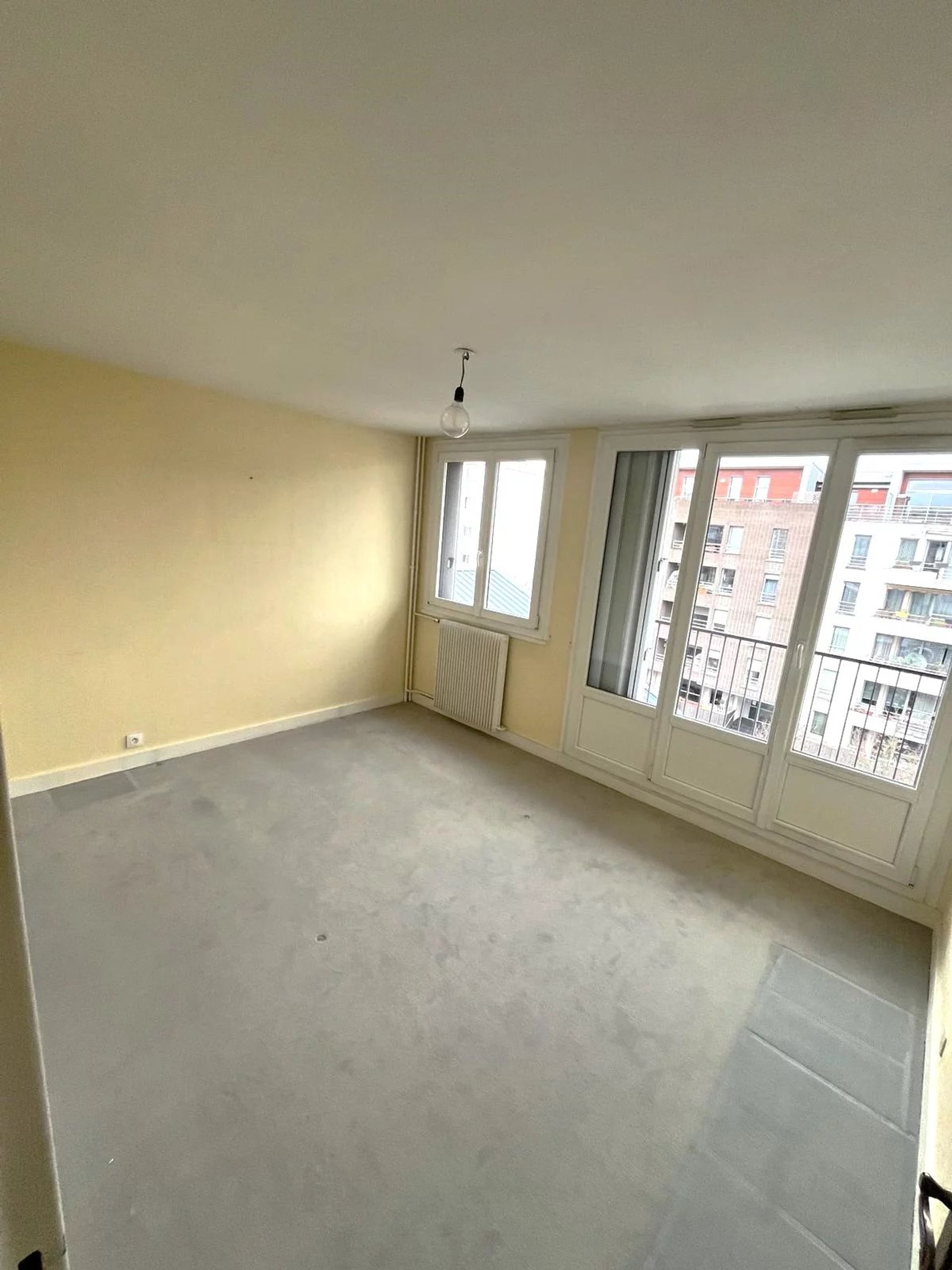 Condominium in Montreuil, Ile-de-France 12520721