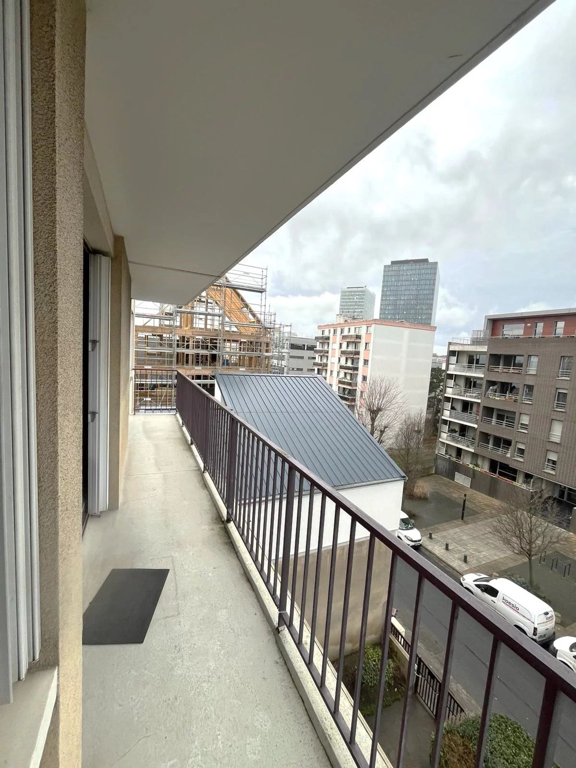 Condominium in Montreuil, Seine-Saint-Denis 12520721