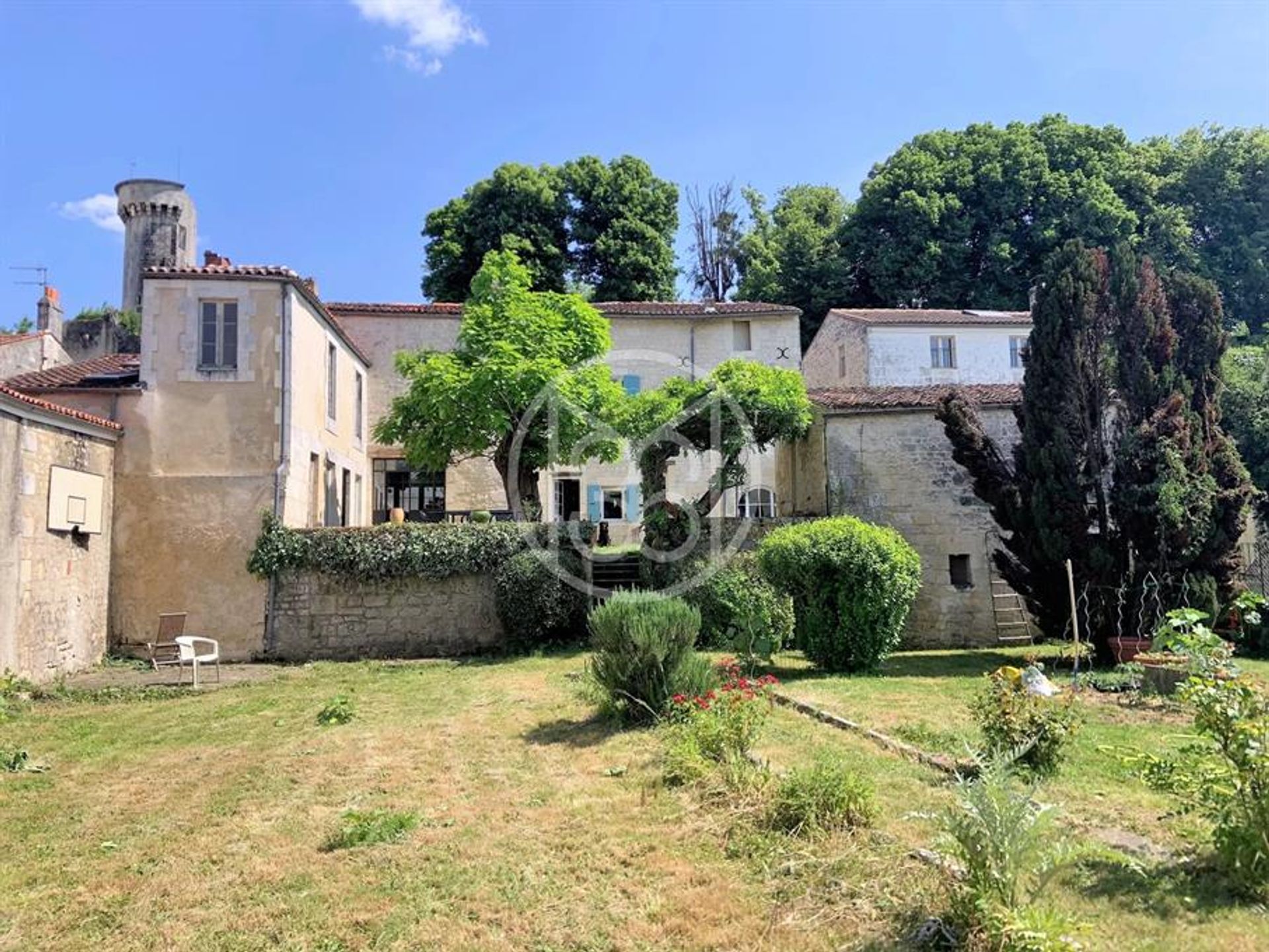 Rumah di Saint-Savinien, Nouvelle-Aquitaine 12521620