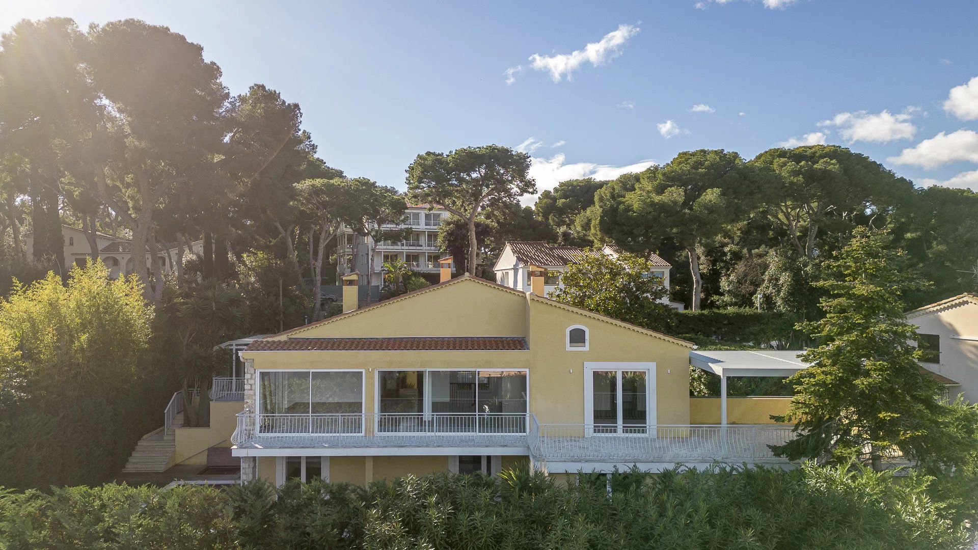 casa no Roquebrune-Cap-Martin, Provence-Alpes-Côte d'Azur 12522315