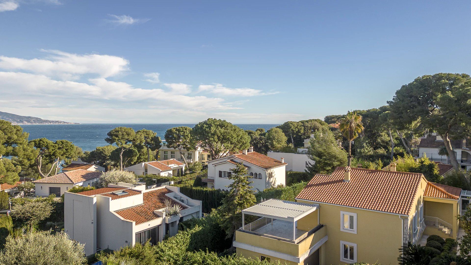 casa no Roquebrune-Cap-Martin, Provence-Alpes-Côte d'Azur 12522315