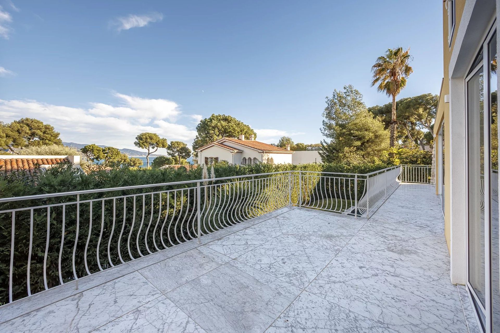 casa no Roquebrune-Cap-Martin, Provence-Alpes-Côte d'Azur 12522315