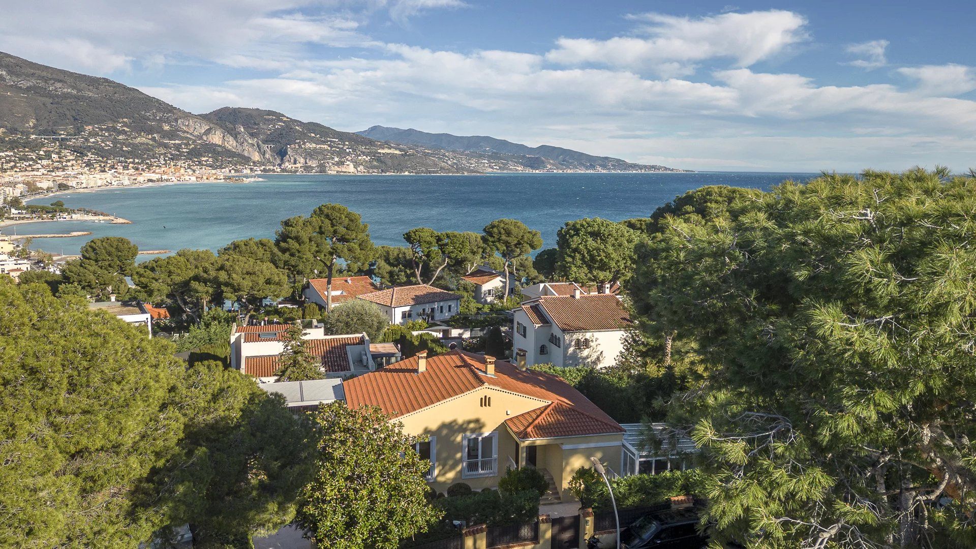 casa no Roquebrune-Cap-Martin, Provence-Alpes-Côte d'Azur 12522315