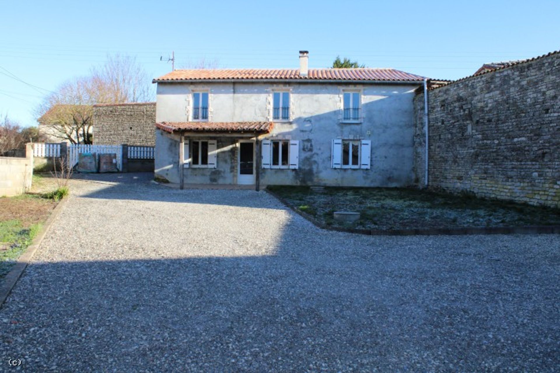 Rumah di Ruffec, Nouvelle-Aquitaine 12522328