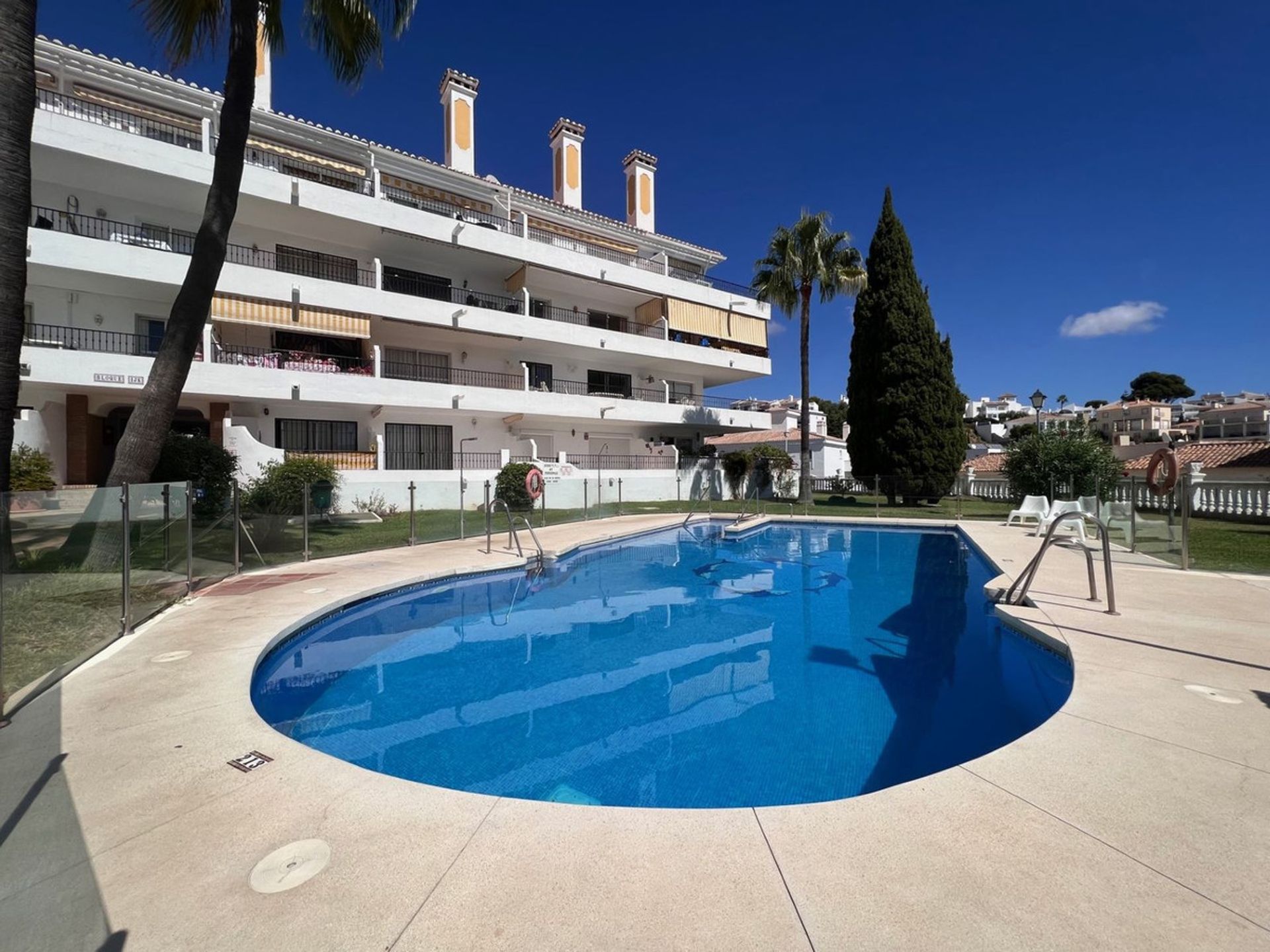 Condominium in Urbanización Riviera Sol, Andalucía 12522488