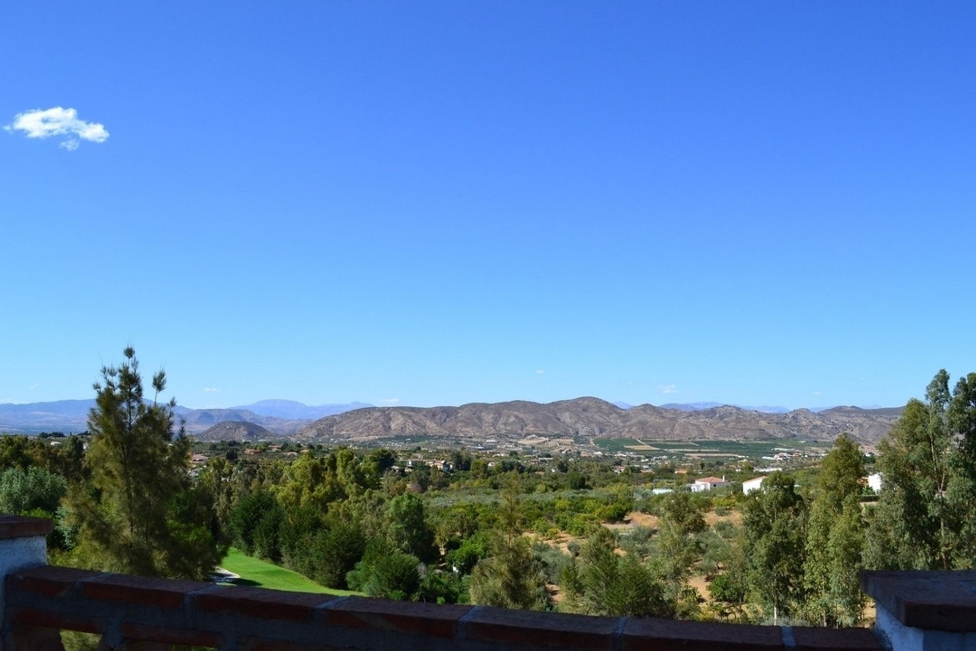 房子 在 Alhaurín de la Torre, Andalusia 12522529