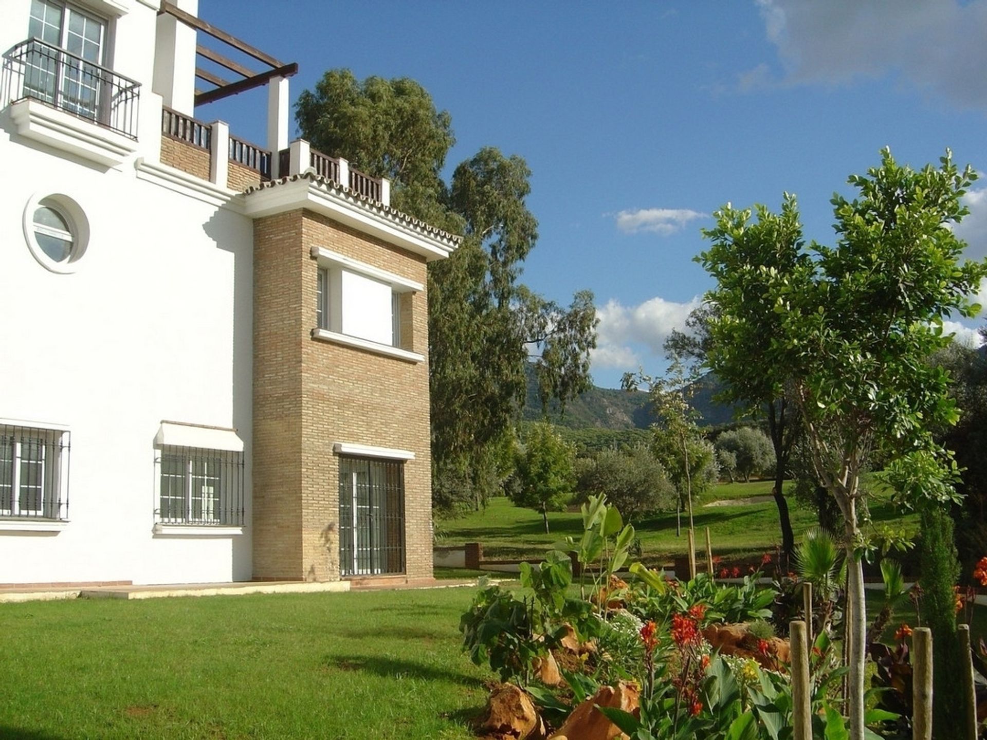 房子 在 Alhaurín de la Torre, Andalusia 12522529