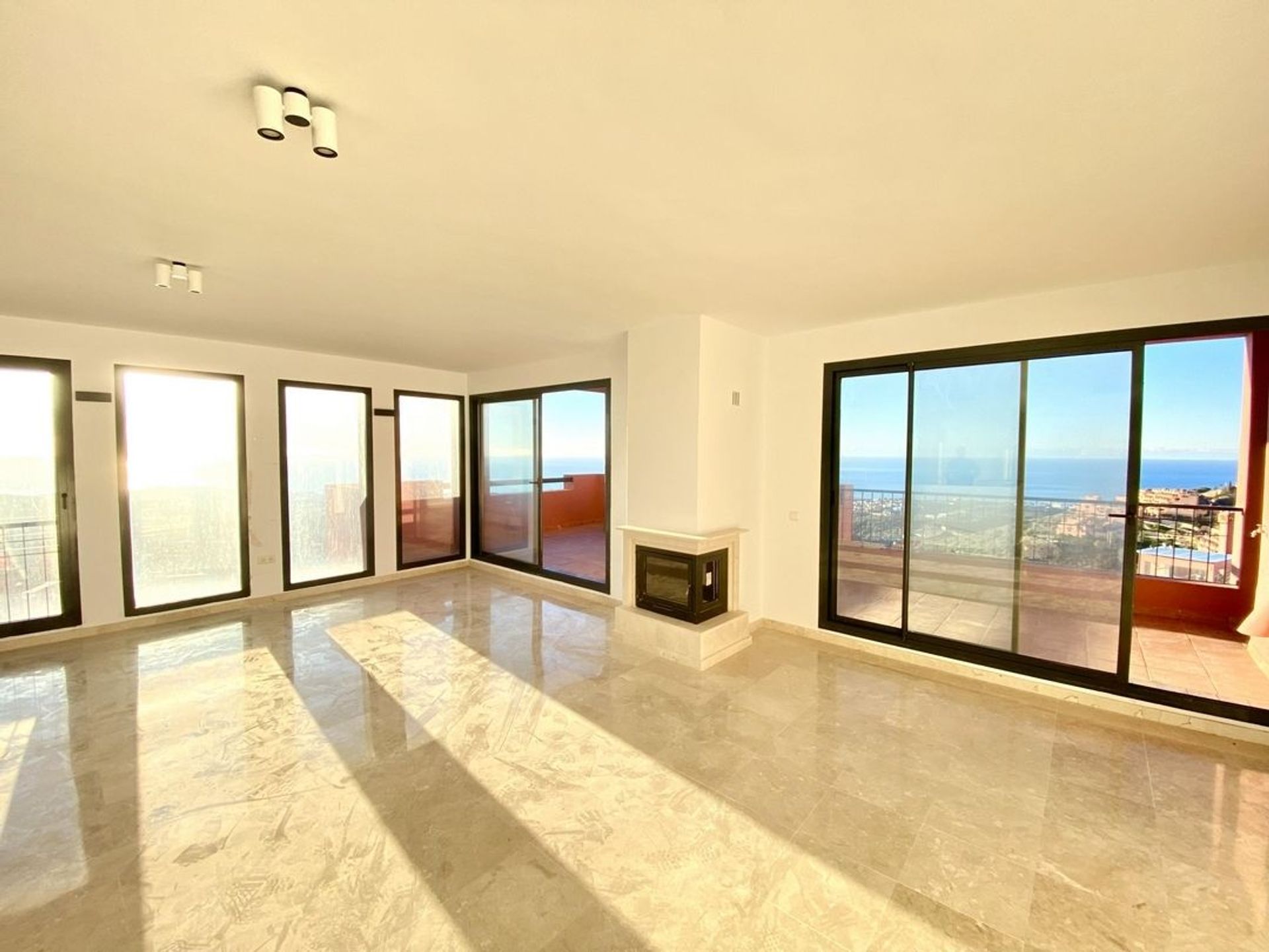 Condominium in Marbella, Andalusia 12525707