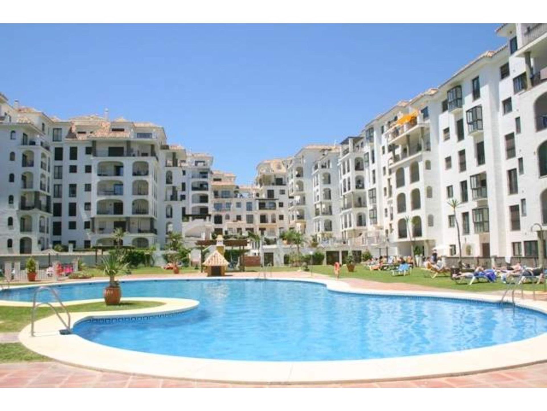 Condominio en Manilva, Andalucía 12525728