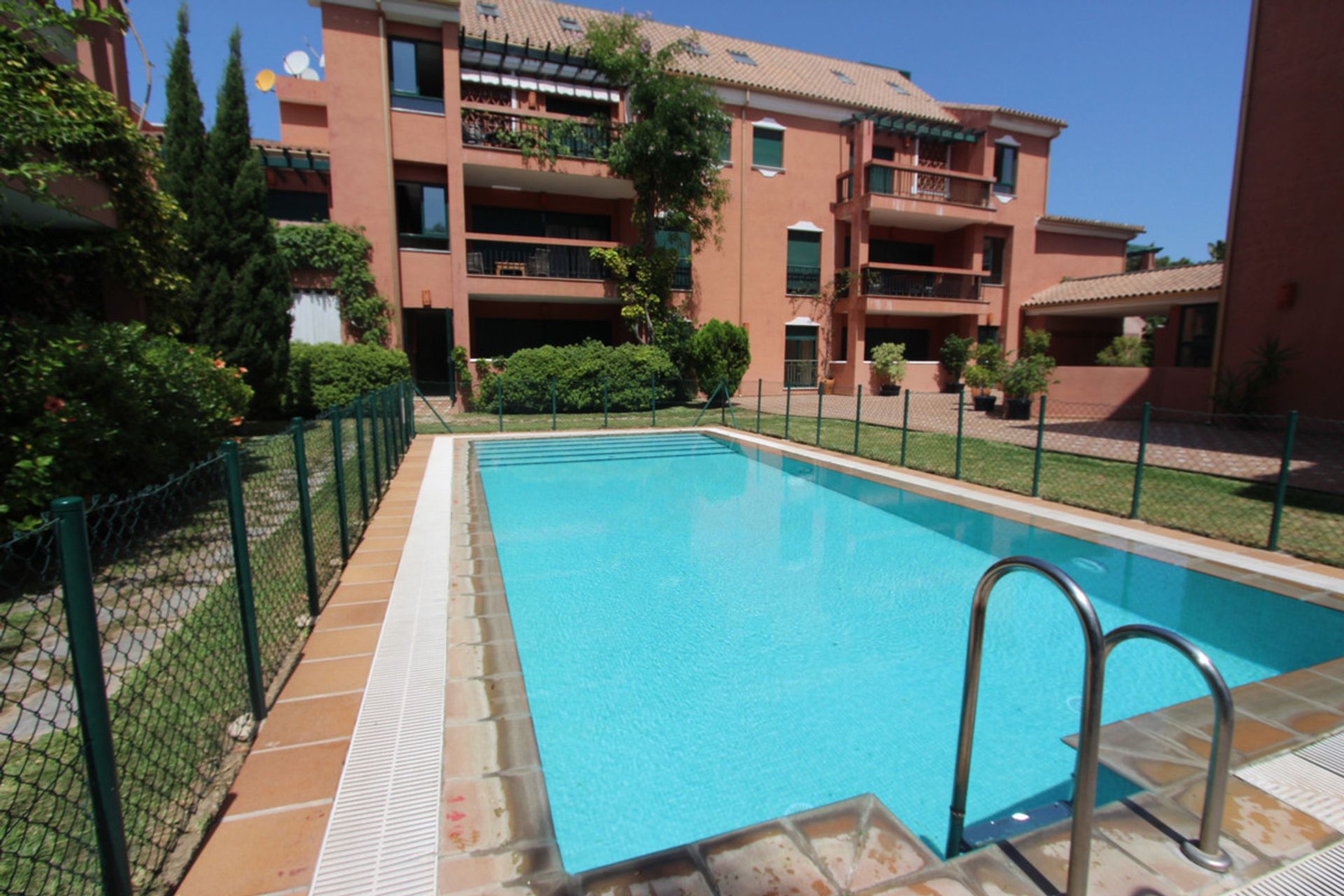 Condominium in Marbella, Andalusia 12526425