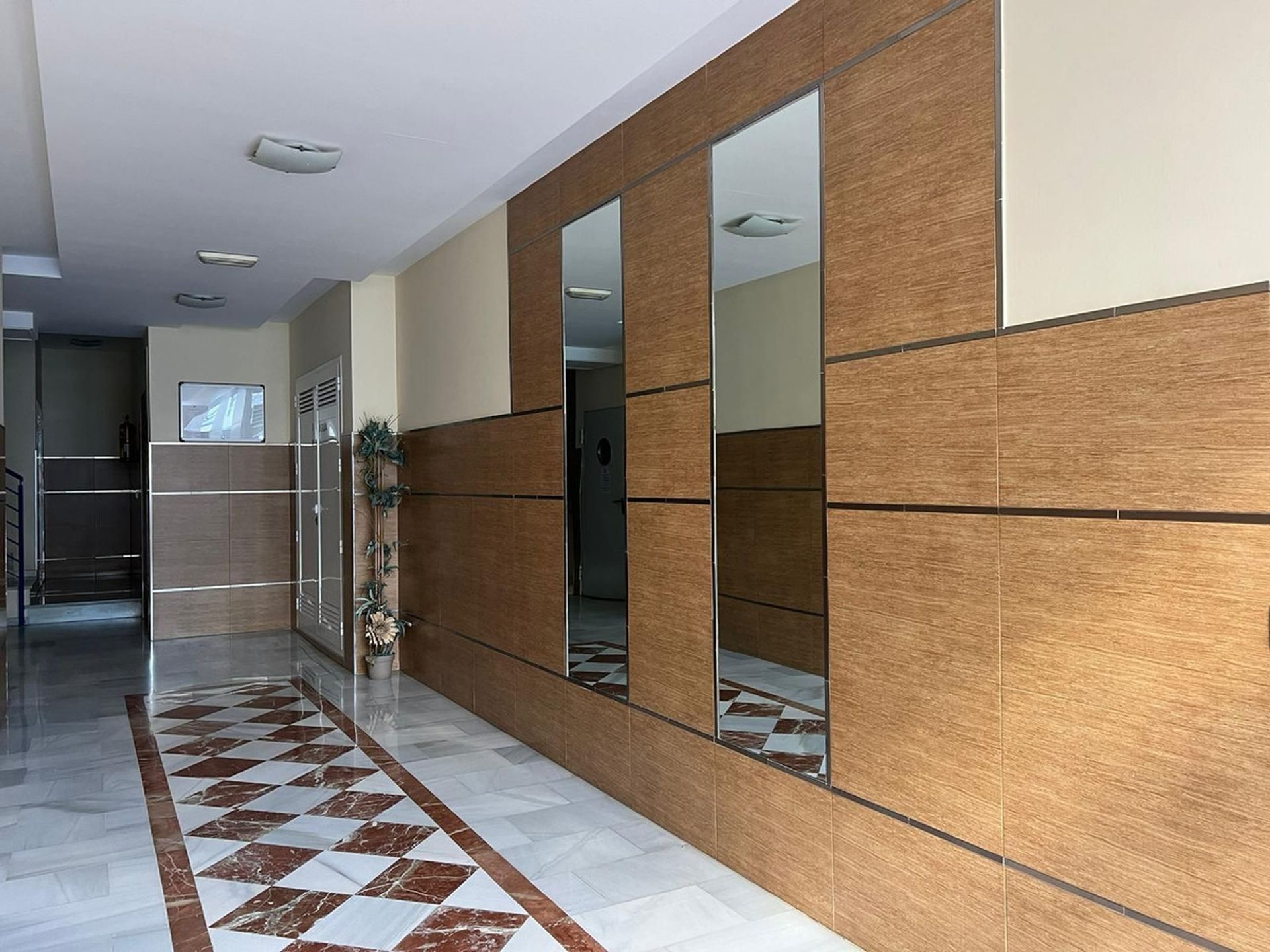 عمارات في فيونجيرولا, الأندلس 12526484