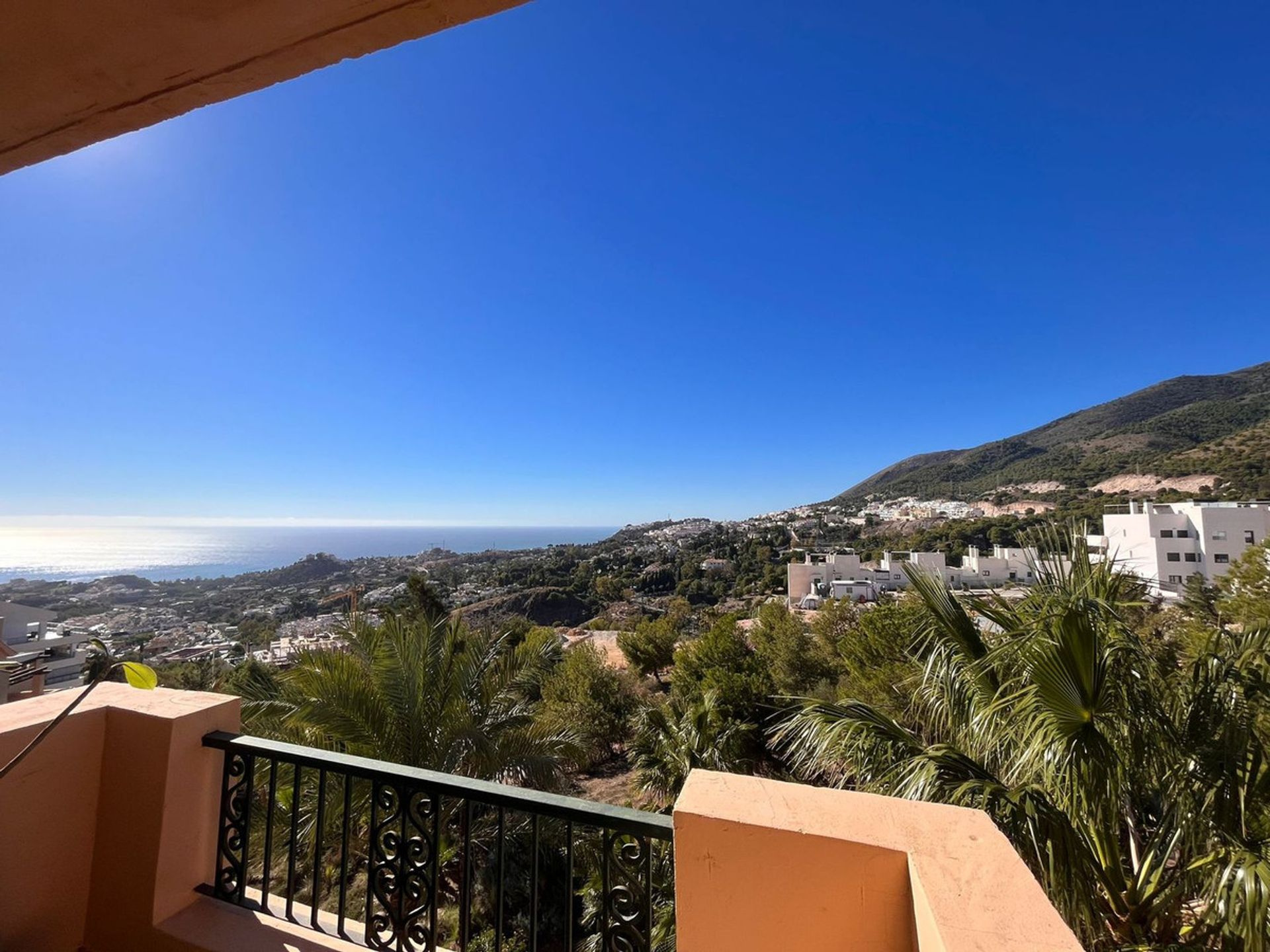 Condominium dans Benalmádena, Andalousie 12526738