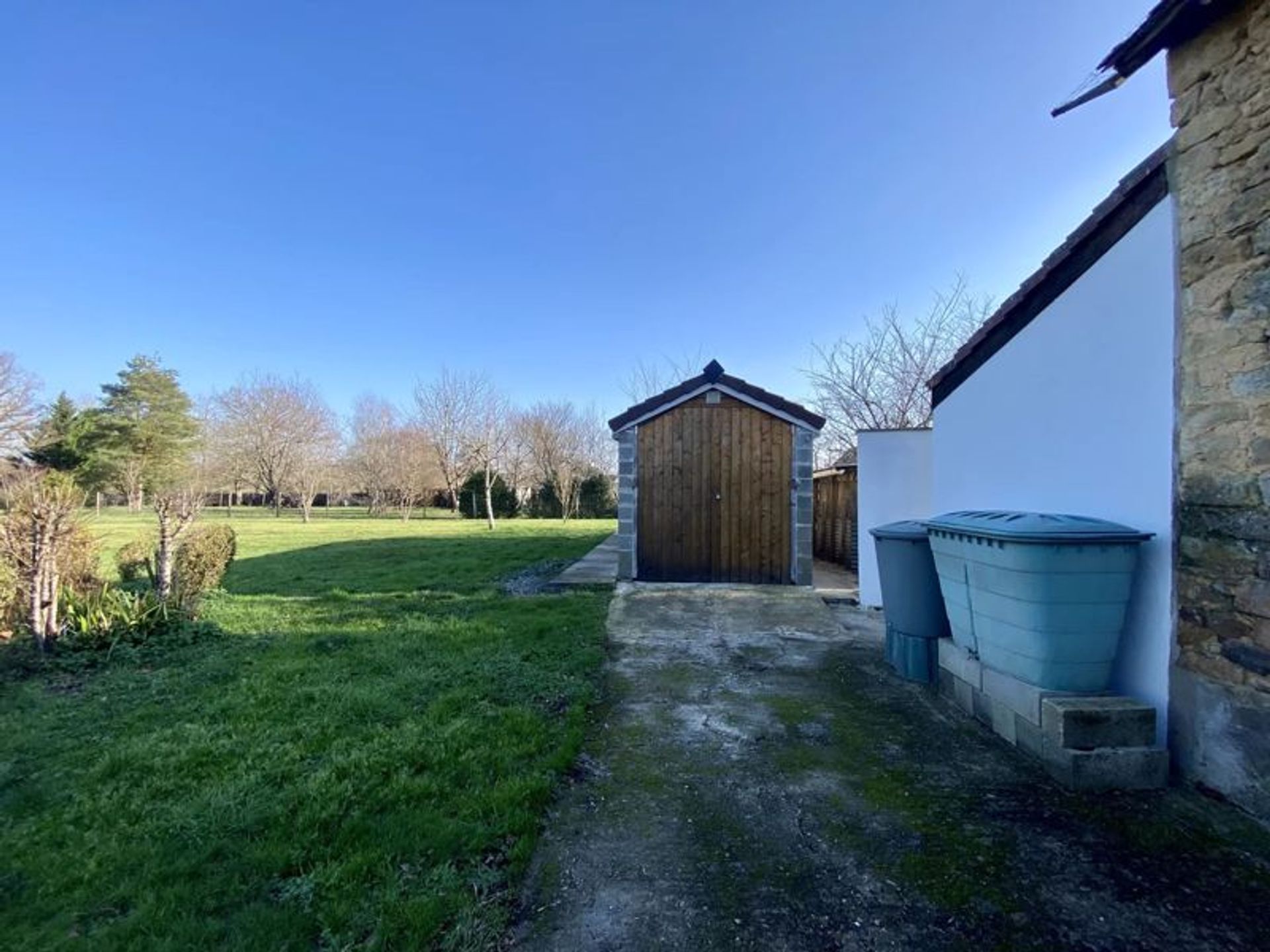 土地 在 Coulonges-les-Hérolles, Nouvelle-Aquitaine 12527169