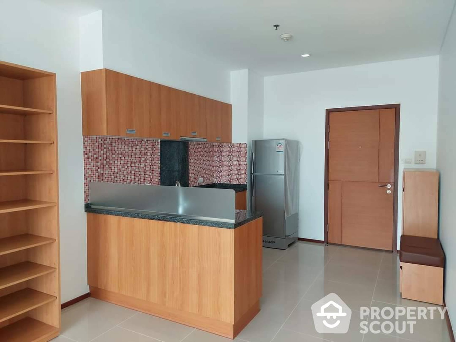 Condominium in Godown, Krung Thep Maha Nakhon 12528131