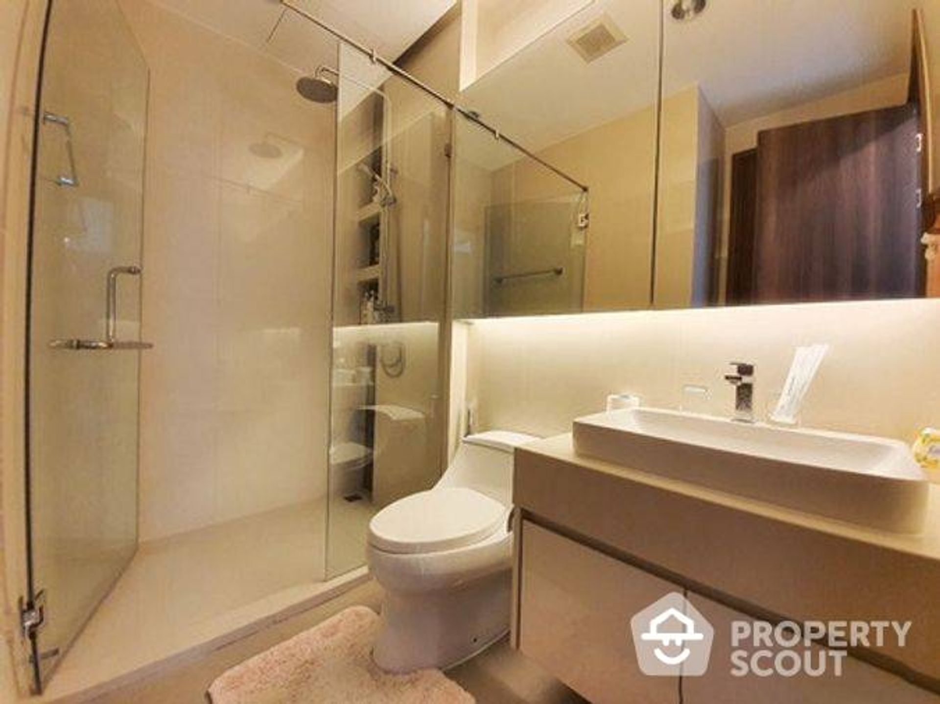 Condominium in , Krung Thep Maha Nakhon 12528222