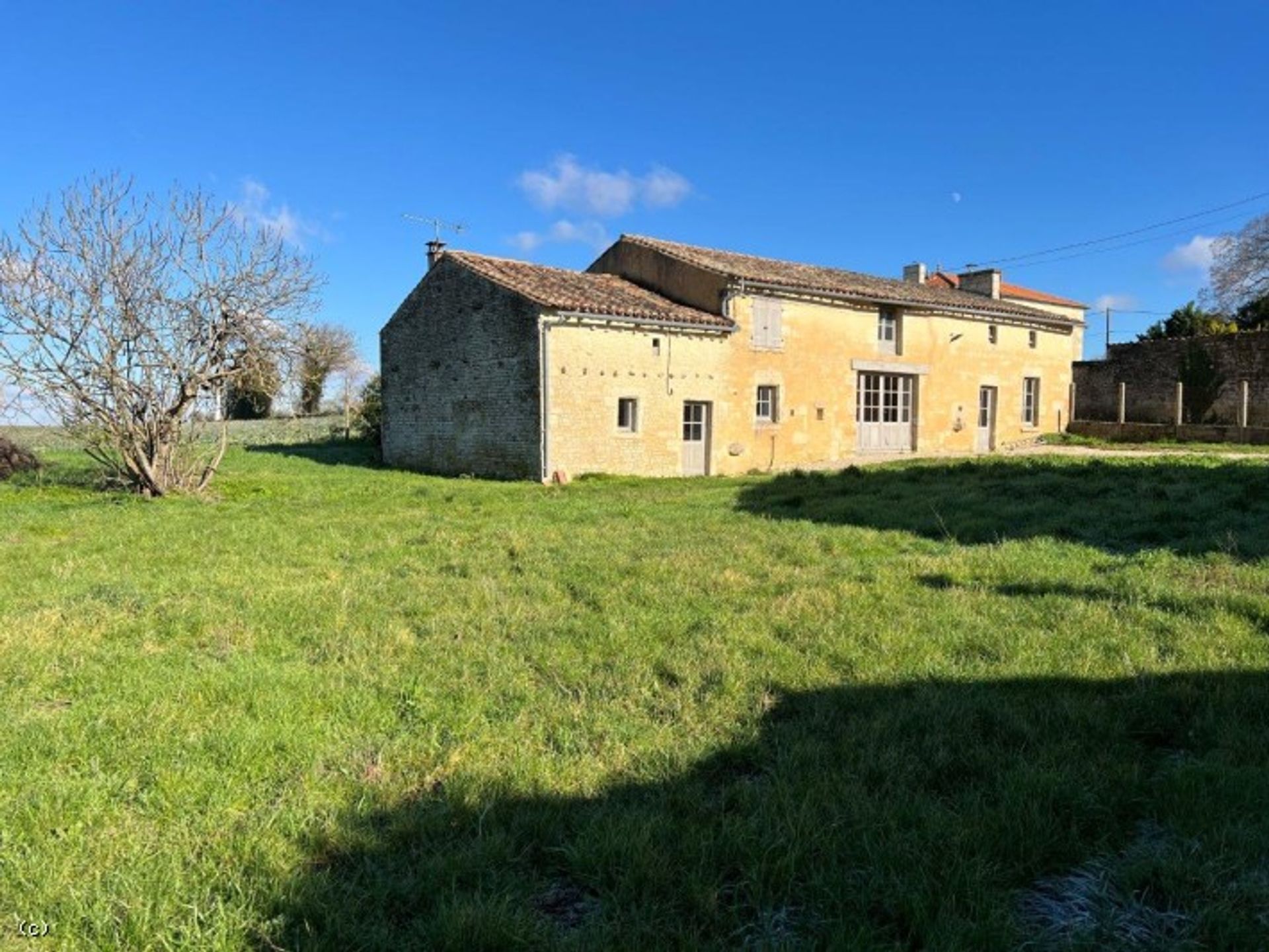 rumah dalam Villefagnan, Nouvelle-Aquitaine 12528605