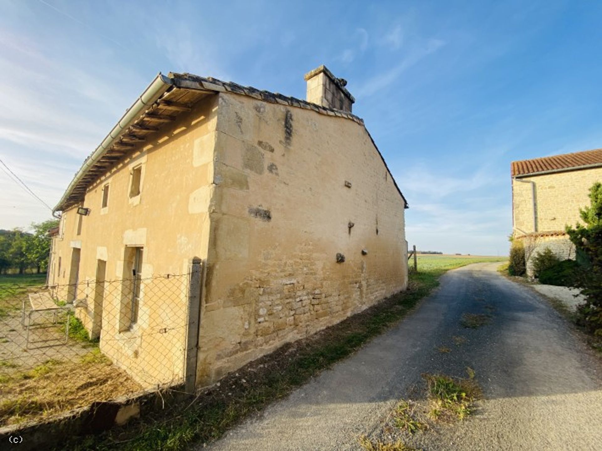 Talo sisään Villefagnan, Nouvelle-Aquitaine 12528605