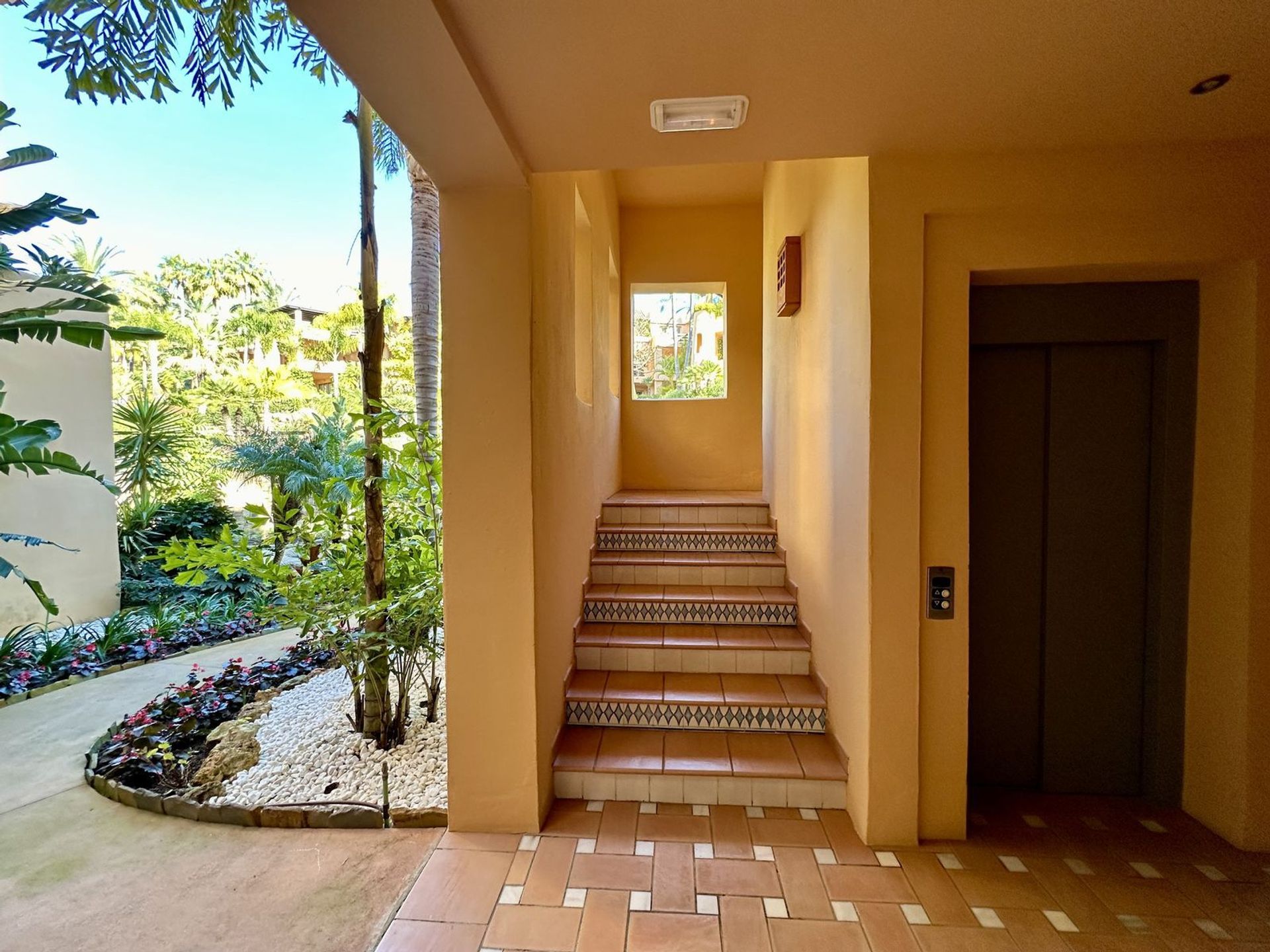 Condominium in Marbella, Andalucía 12528696