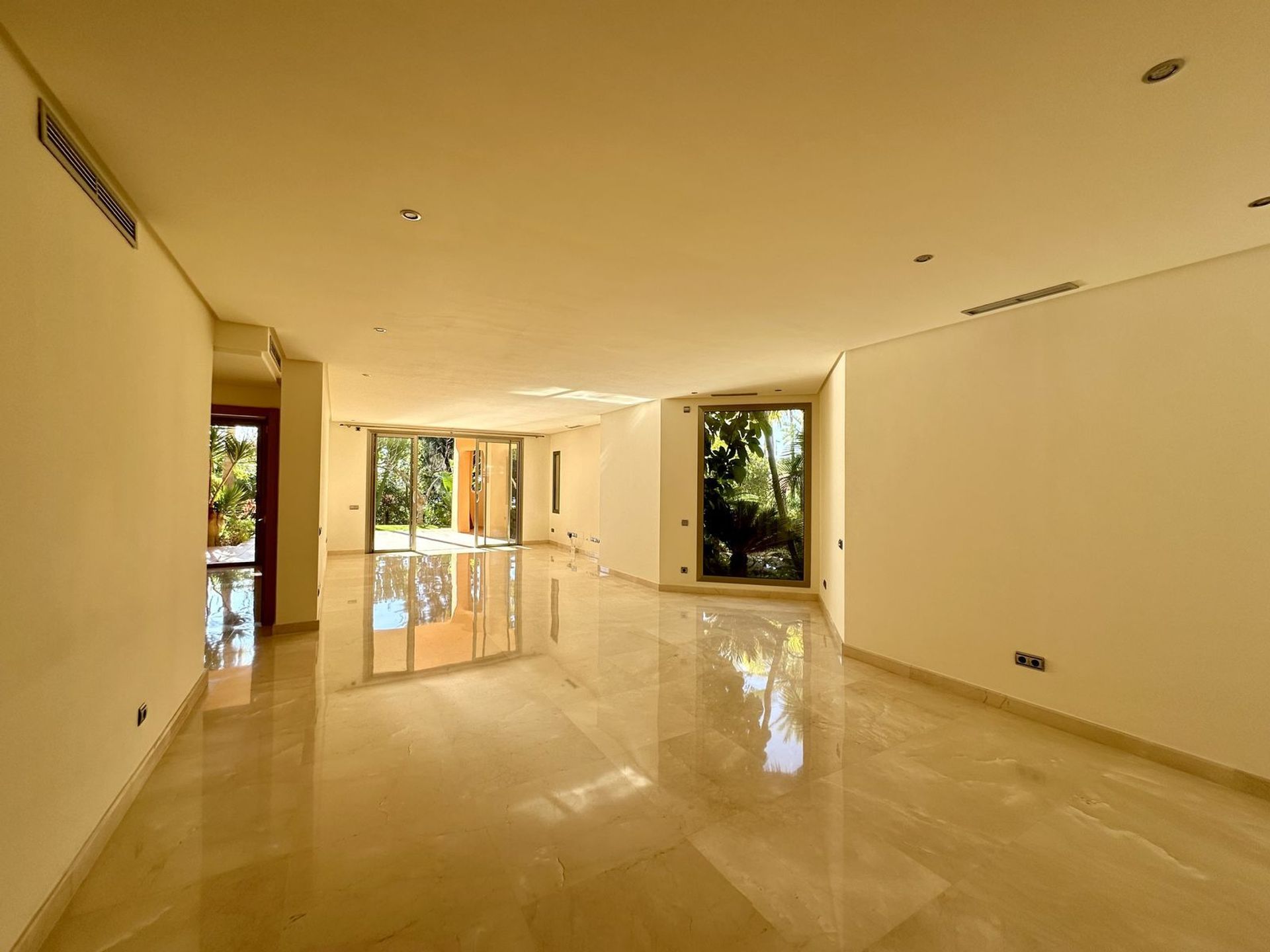 Condominium in Marbella, Andalusië 12528696