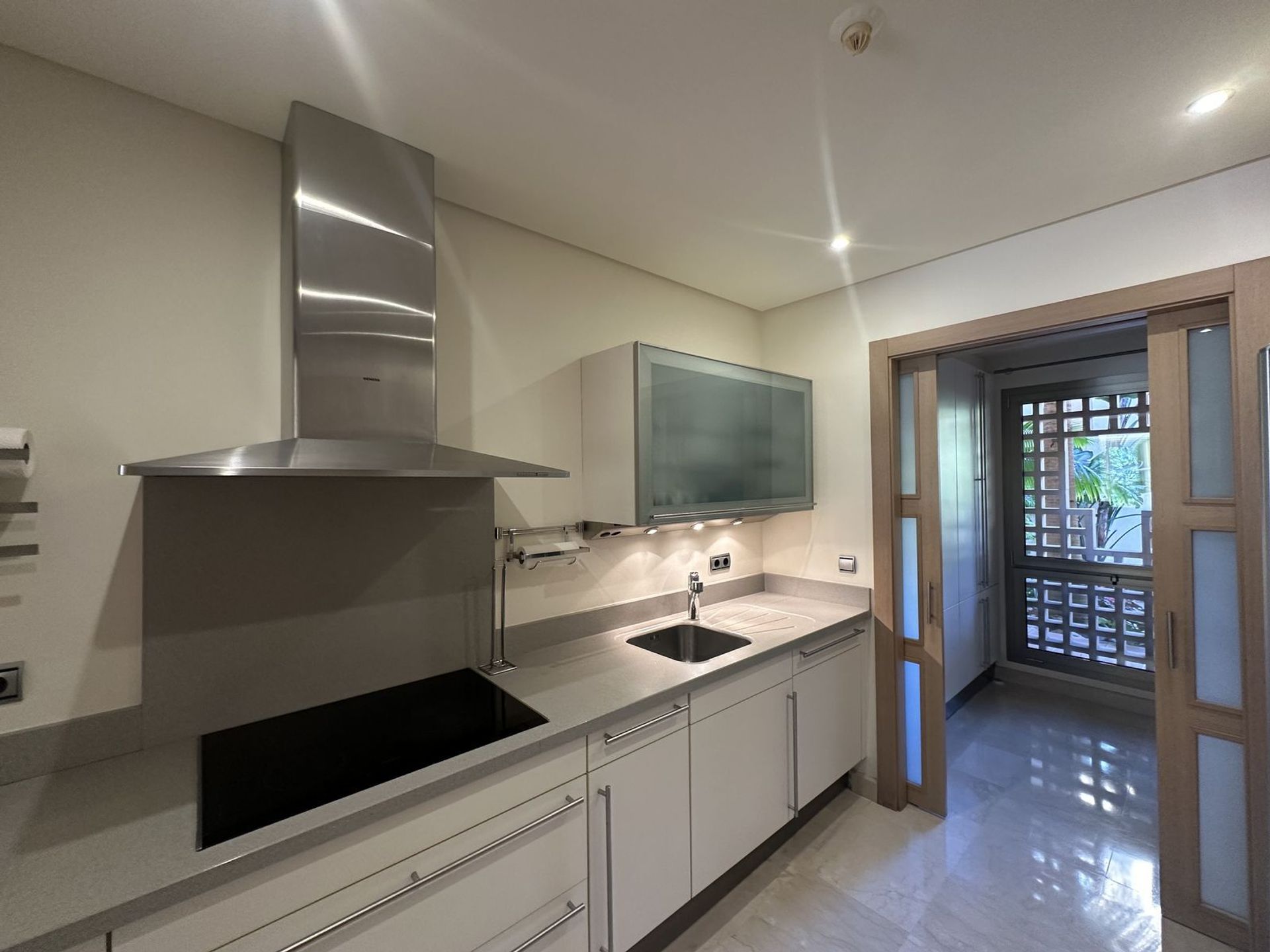 Condominium in Marbella, Andalucía 12528696