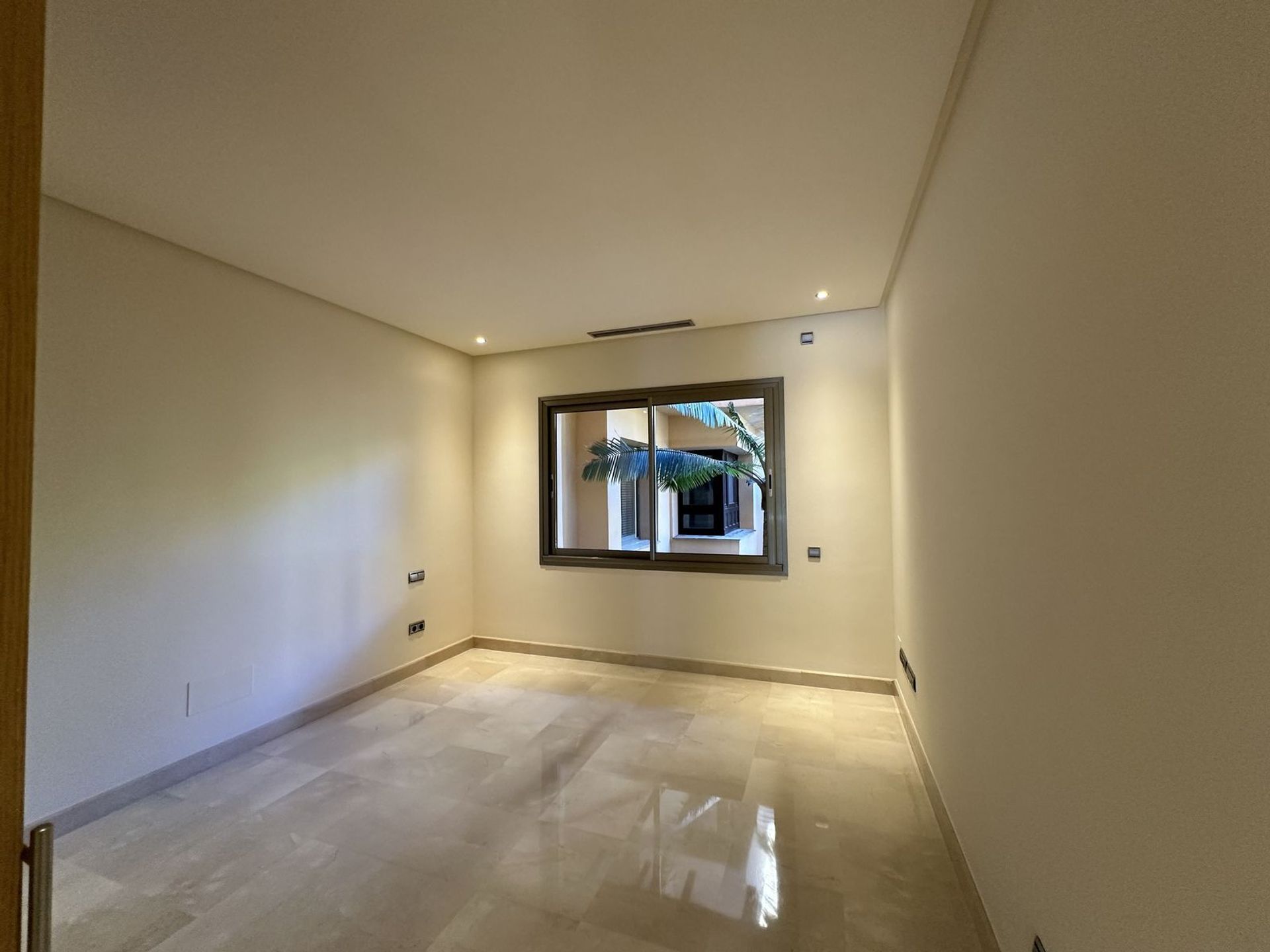 Condominium in Marbella, Andalucía 12528696