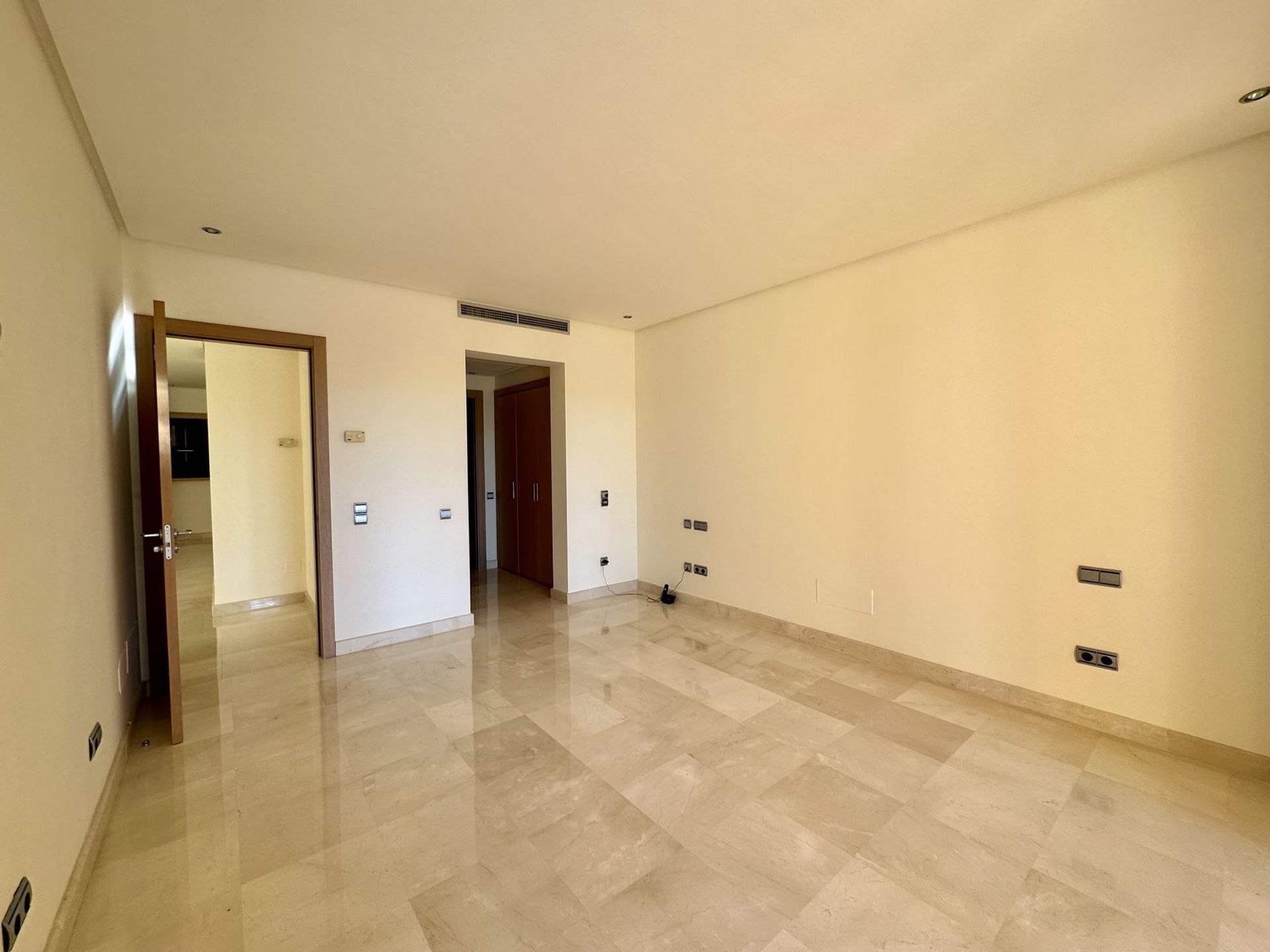 Condominium in Marbella, Andalucía 12528696