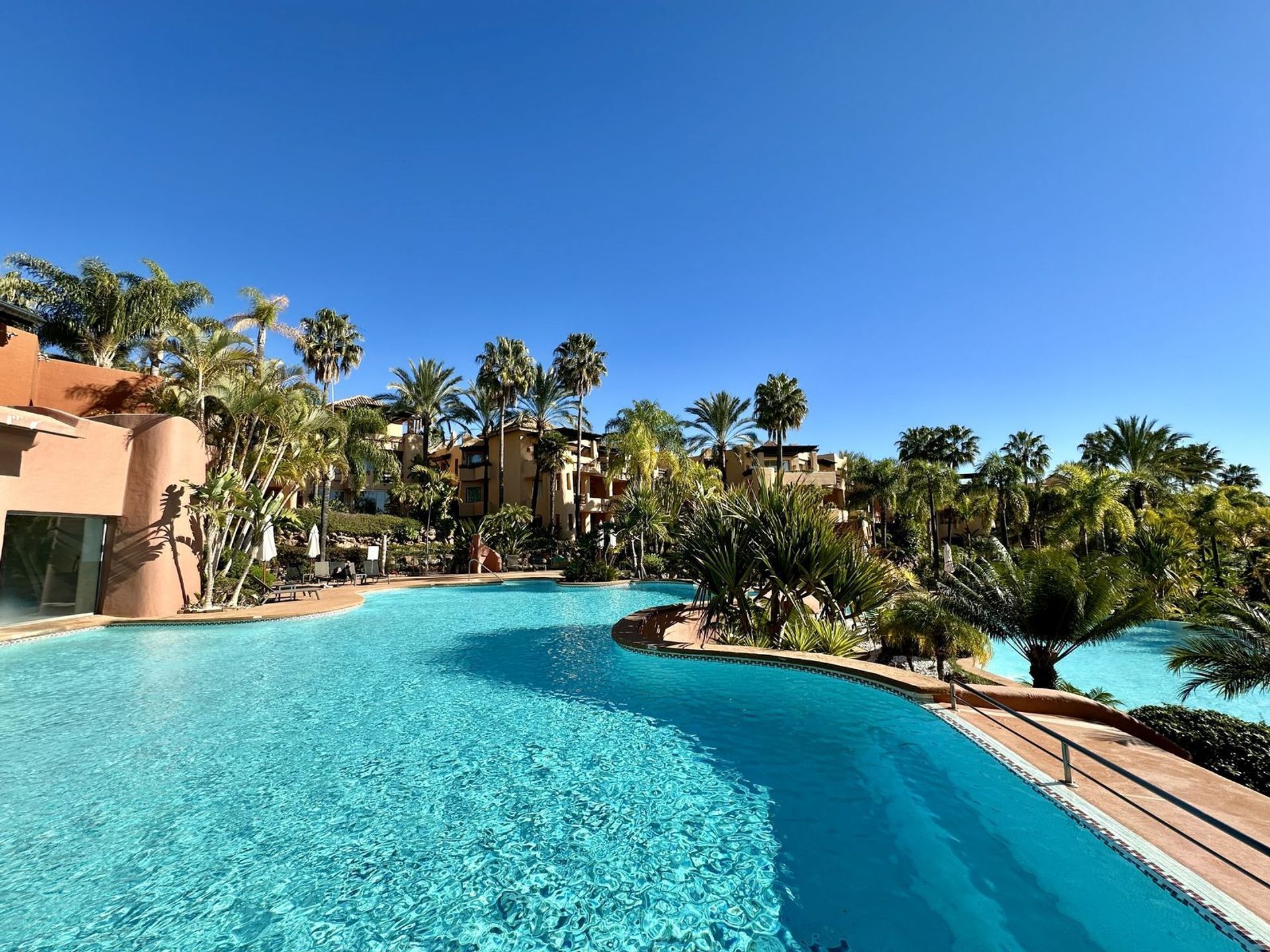 Condominium in Marbella, Andalusië 12528696