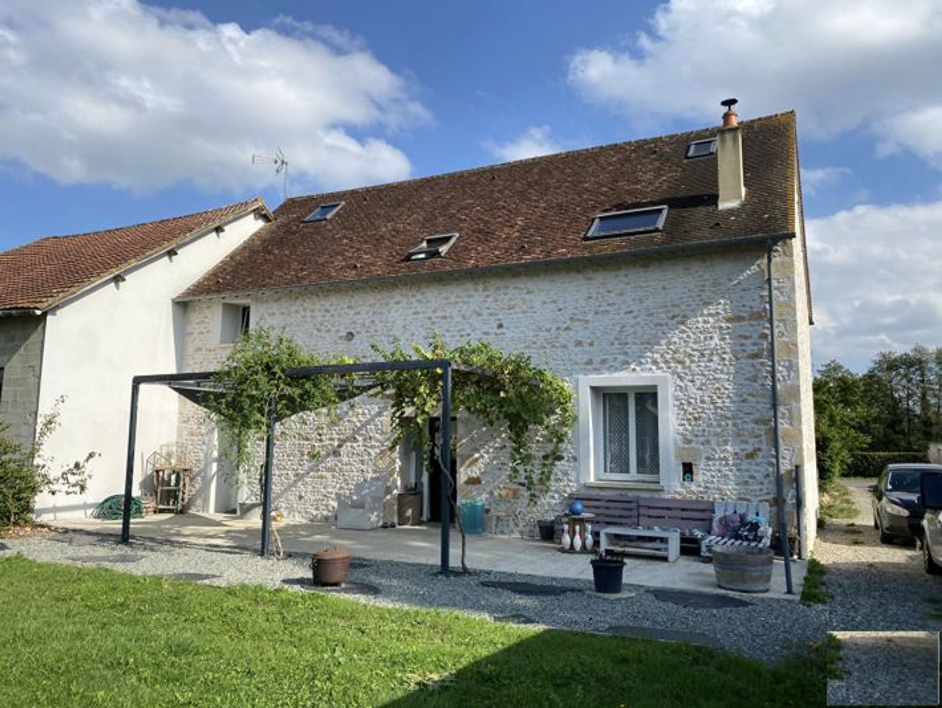 casa en Le Mélé-sur-Sarthe, Normandía 12528762