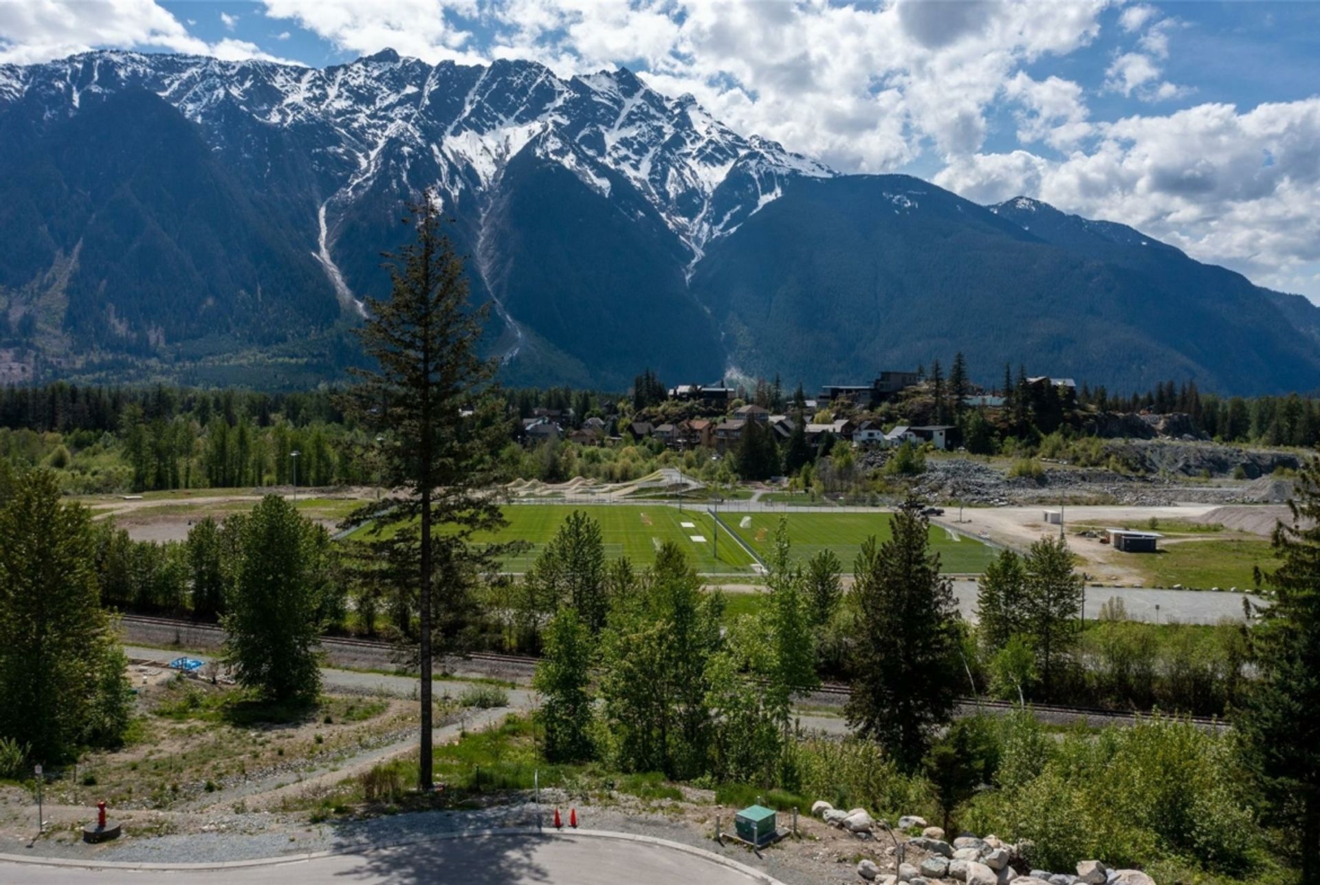 Земельные участки в Pemberton, British Columbia 12529381