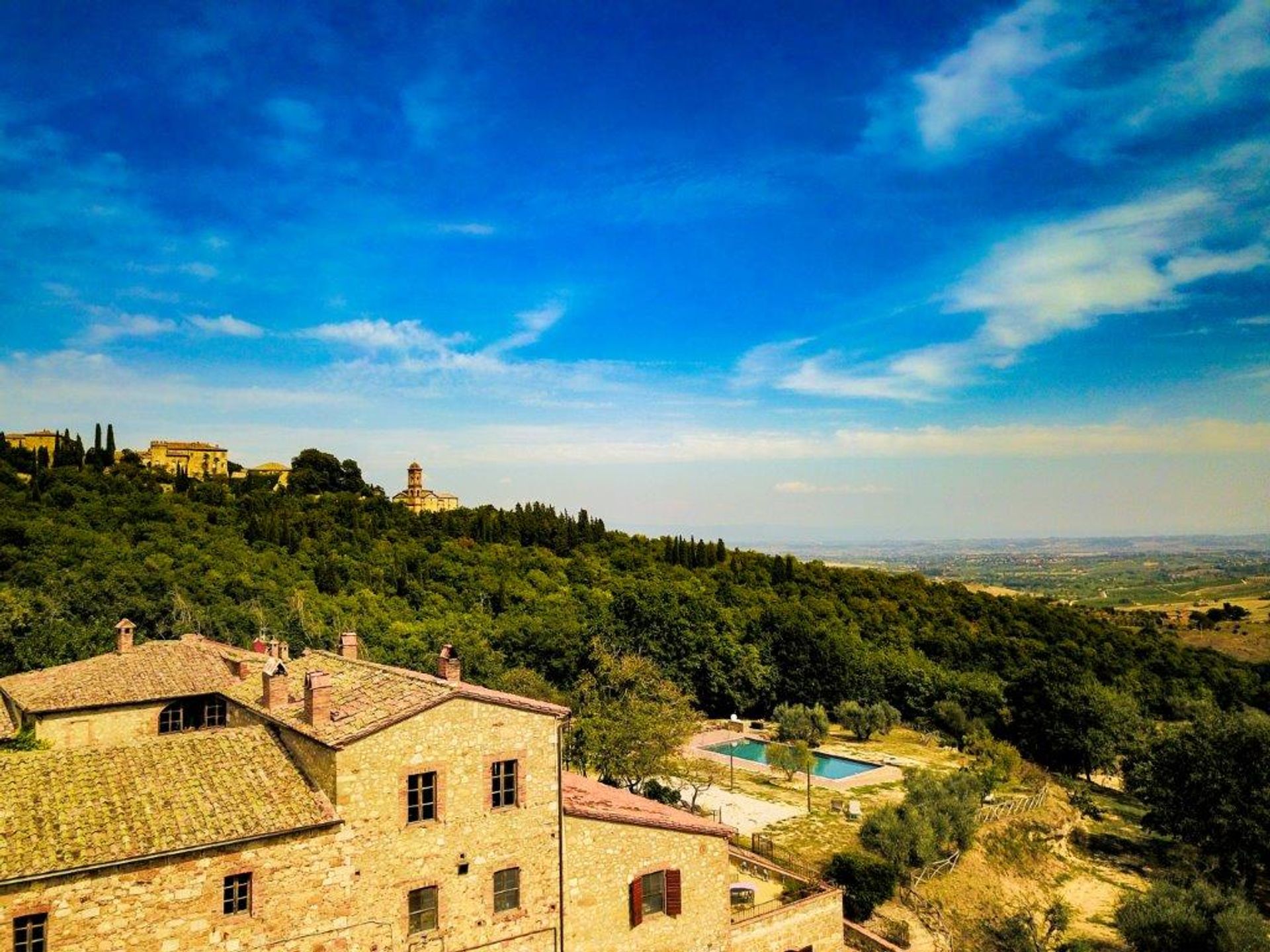 بيت في Montefollonico, Toscana 12529877