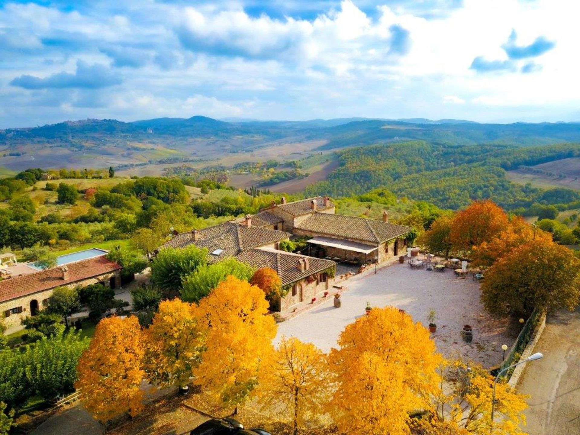 Rumah di Montefollonico, Tuscany 12529877