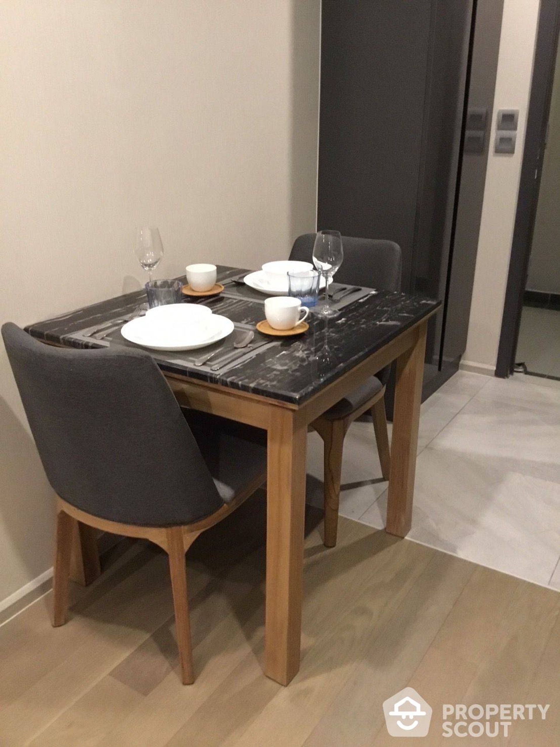 Condominium in Khlong Toei, Krung Thep Maha Nakhon 12530549