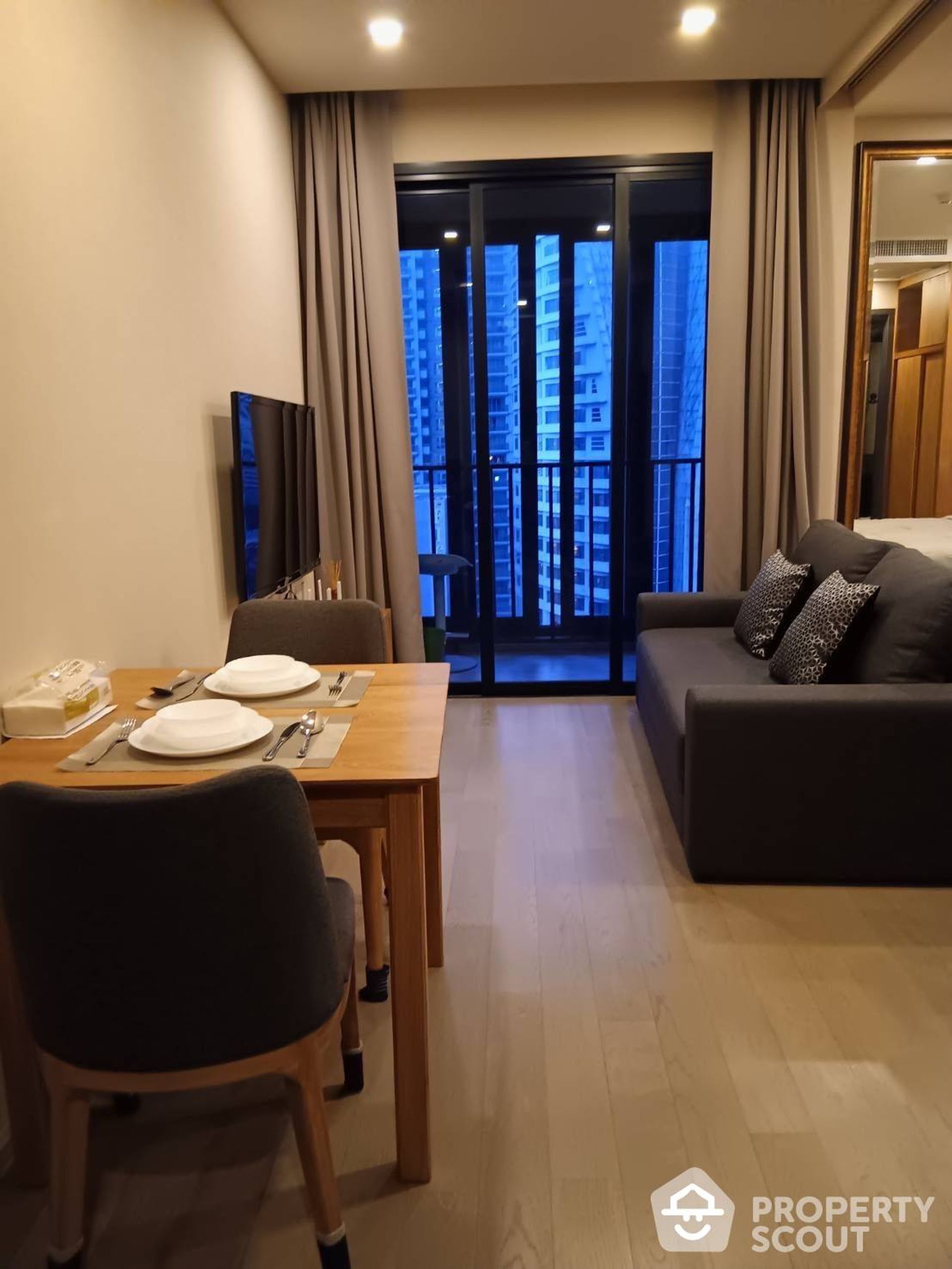 Condominium in Khlong Toei, Krung Thep Maha Nakhon 12530549