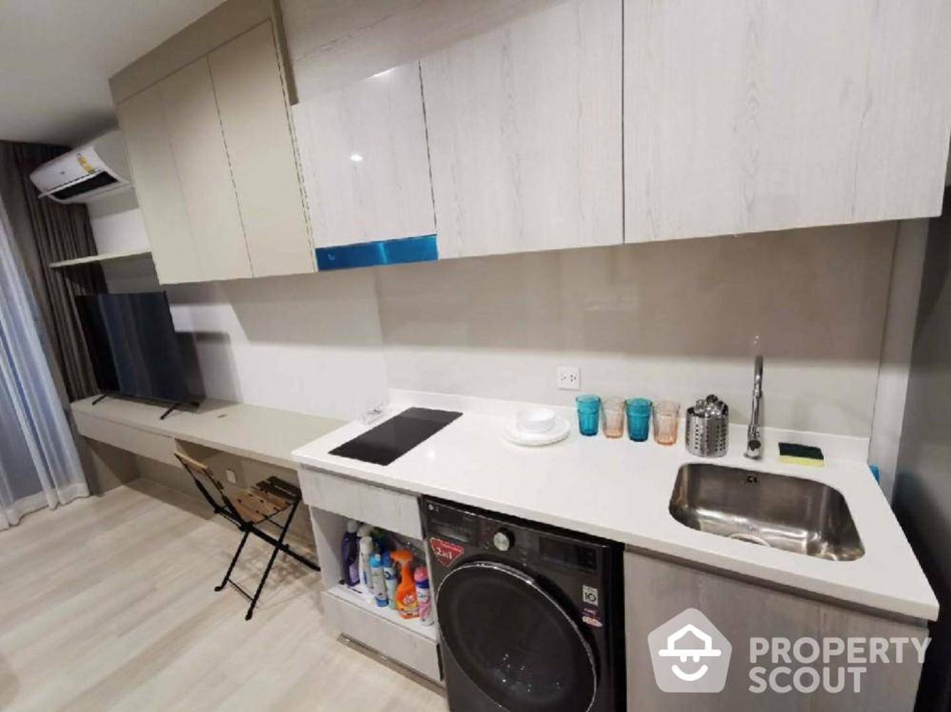 Condominium in Ratchathewi, Krung Thep Maha Nakhon 12530569