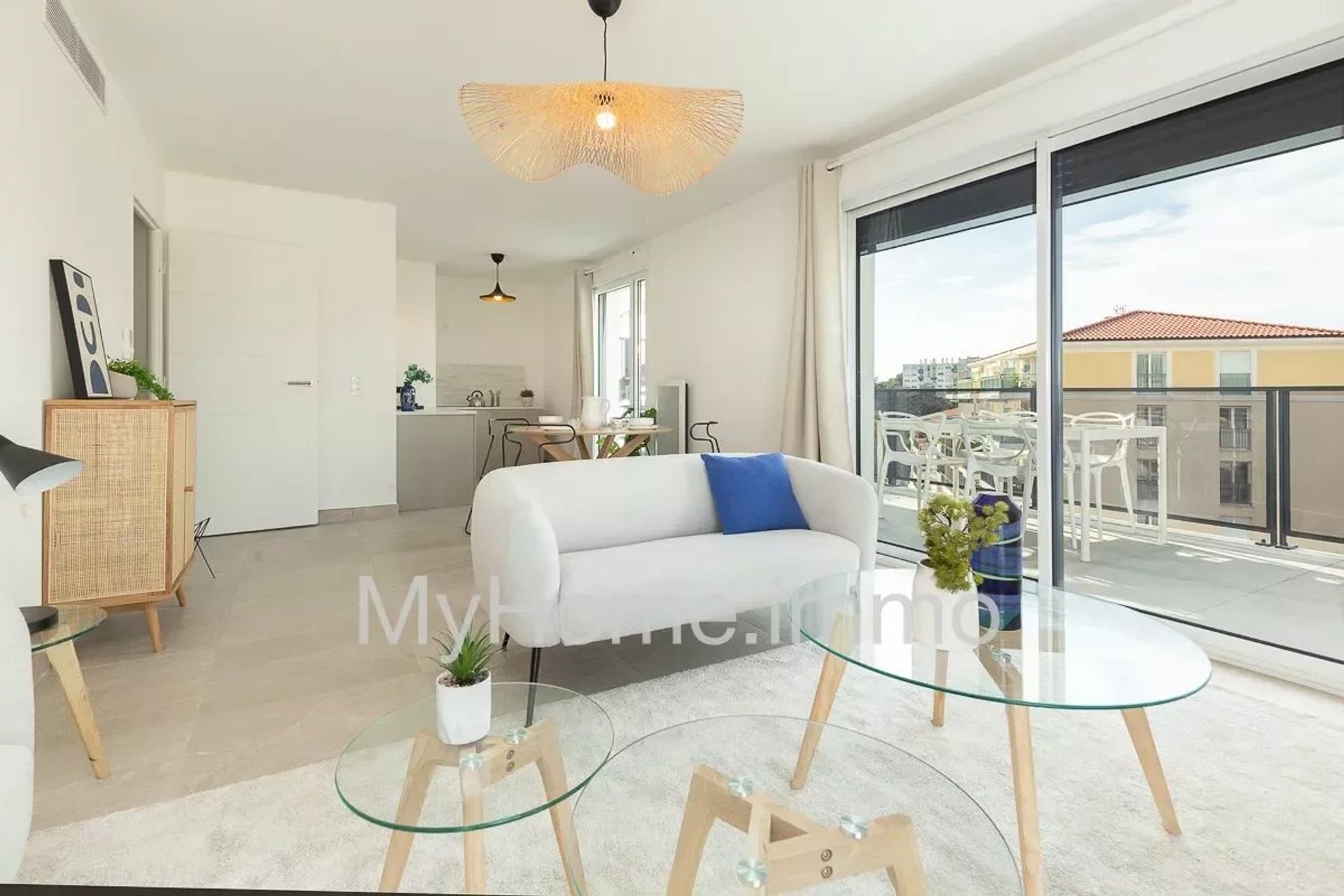 Osakehuoneisto sisään Antibes, Provence-Alpes-Cote d'Azur 12533526