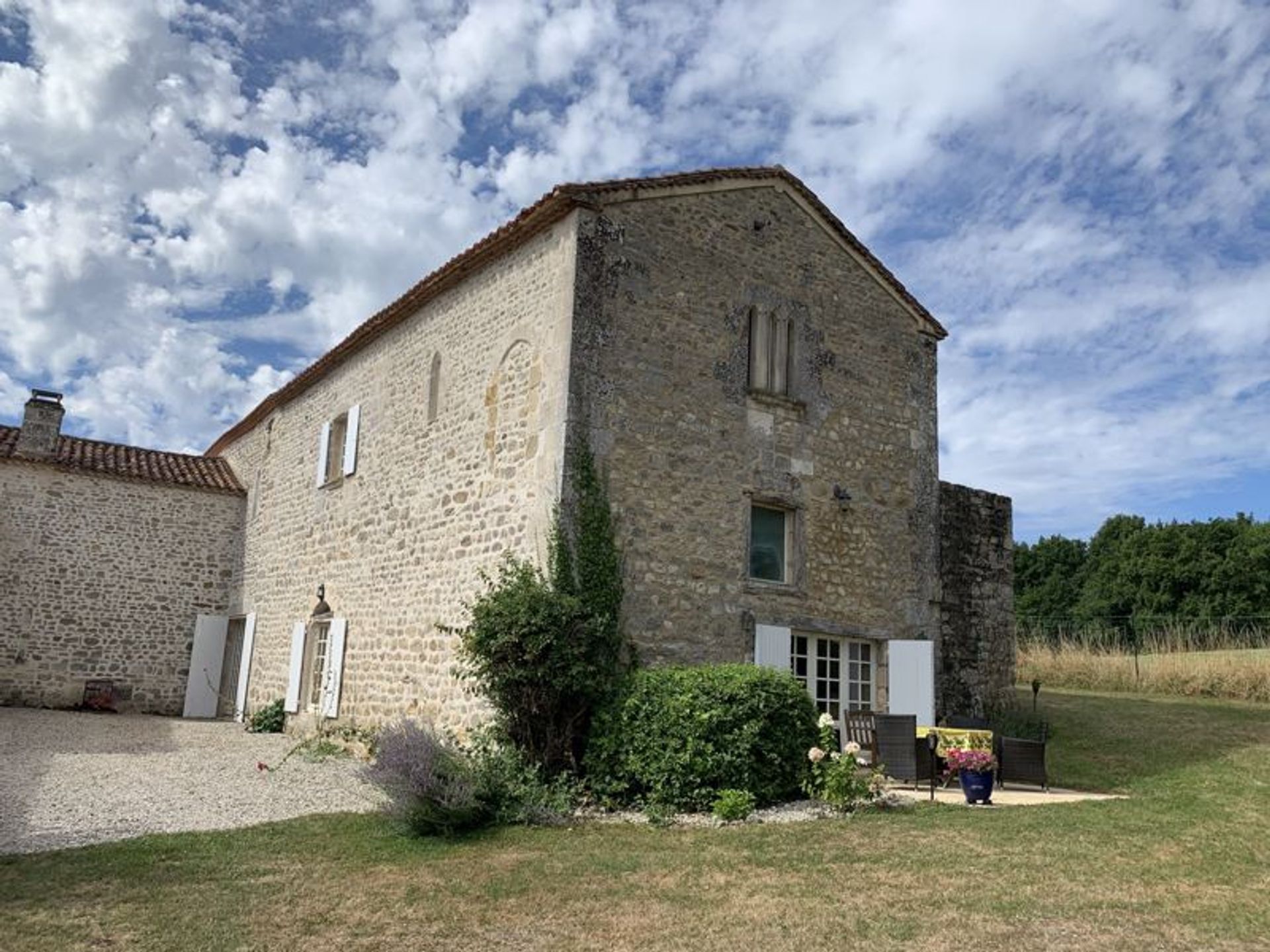 Condominio en Chadurie, Nouvelle-Aquitaine 12534635