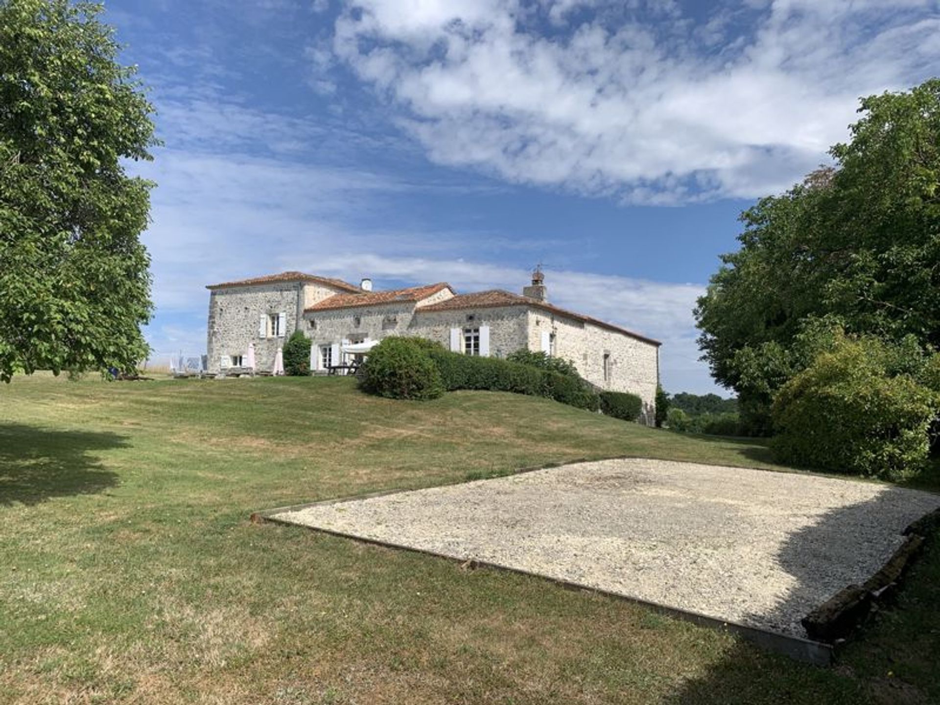 Condominium in Chadurie, Nouvelle-Aquitaine 12534635