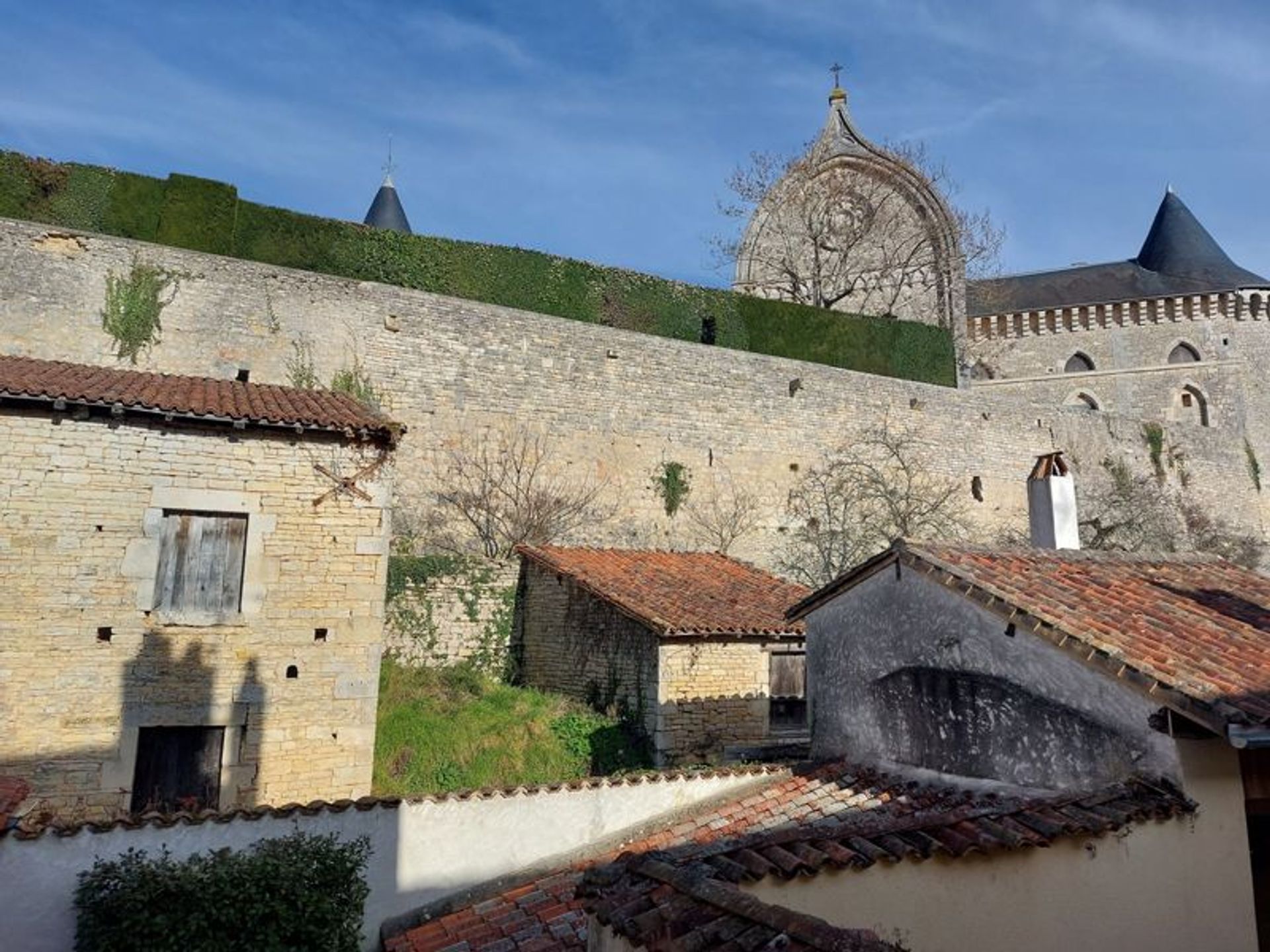 मकान में Verteuil-sur-Charente, Nouvelle-Aquitaine 12534661