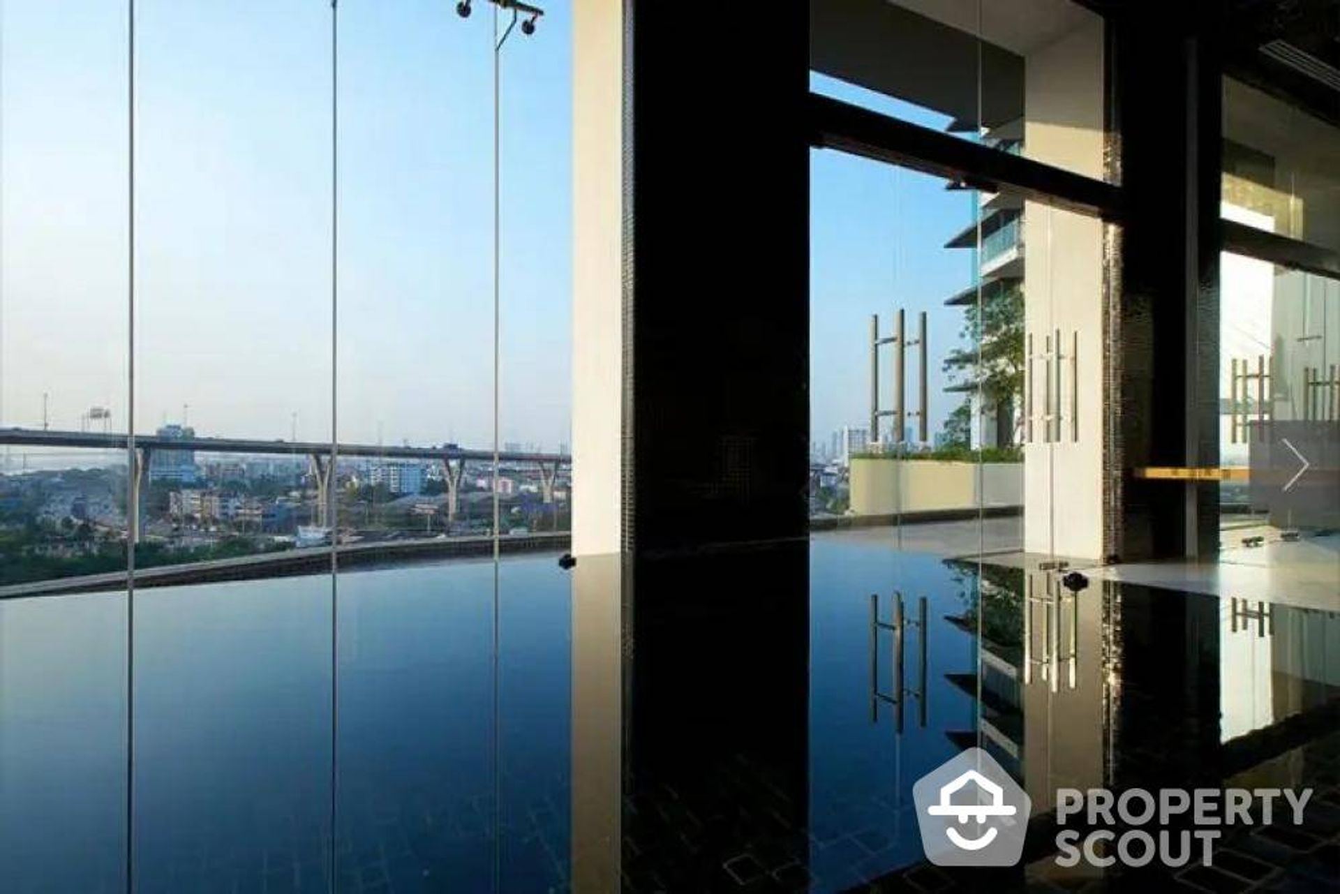 Condominium in Ban Lat Ta Nong, Samut Prakan 12535207