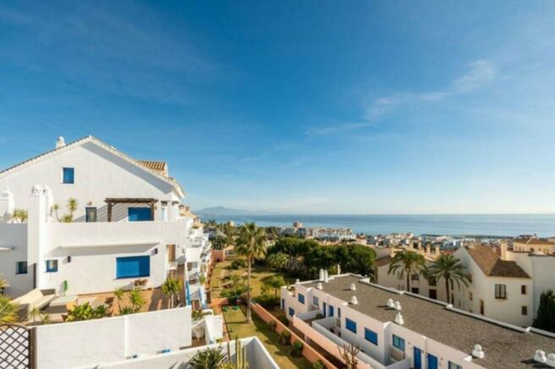 Condominium dans Puerto de la Duquesa, Andalusia 12535580