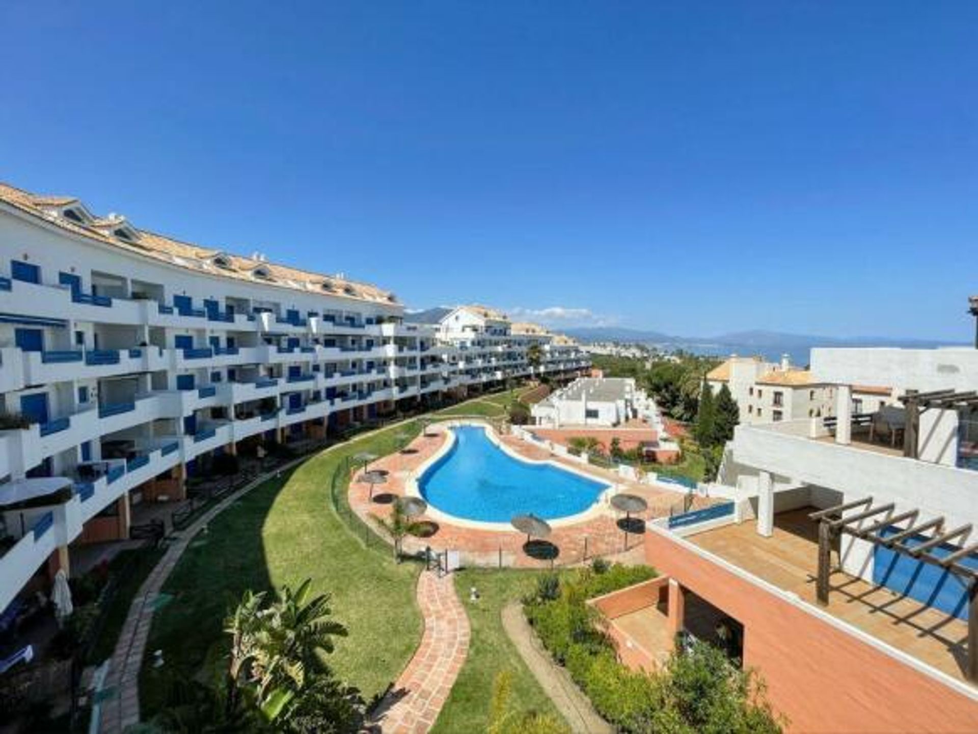 Condominium in Puerto de la Duquesa, Andalusia 12535580