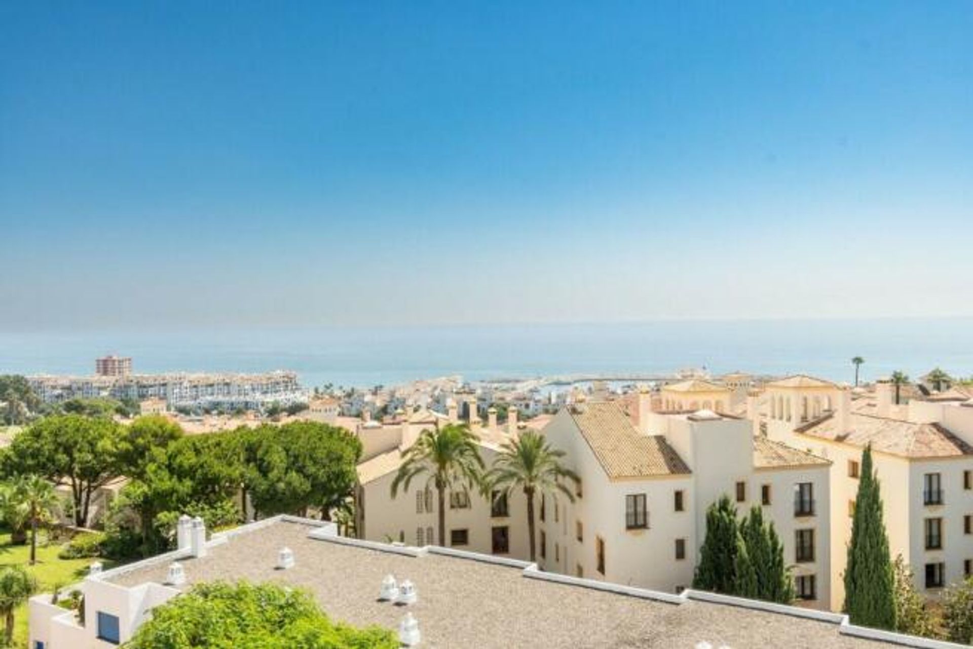 Condominio nel Puerto de la Duquesa, Andalusia 12535580