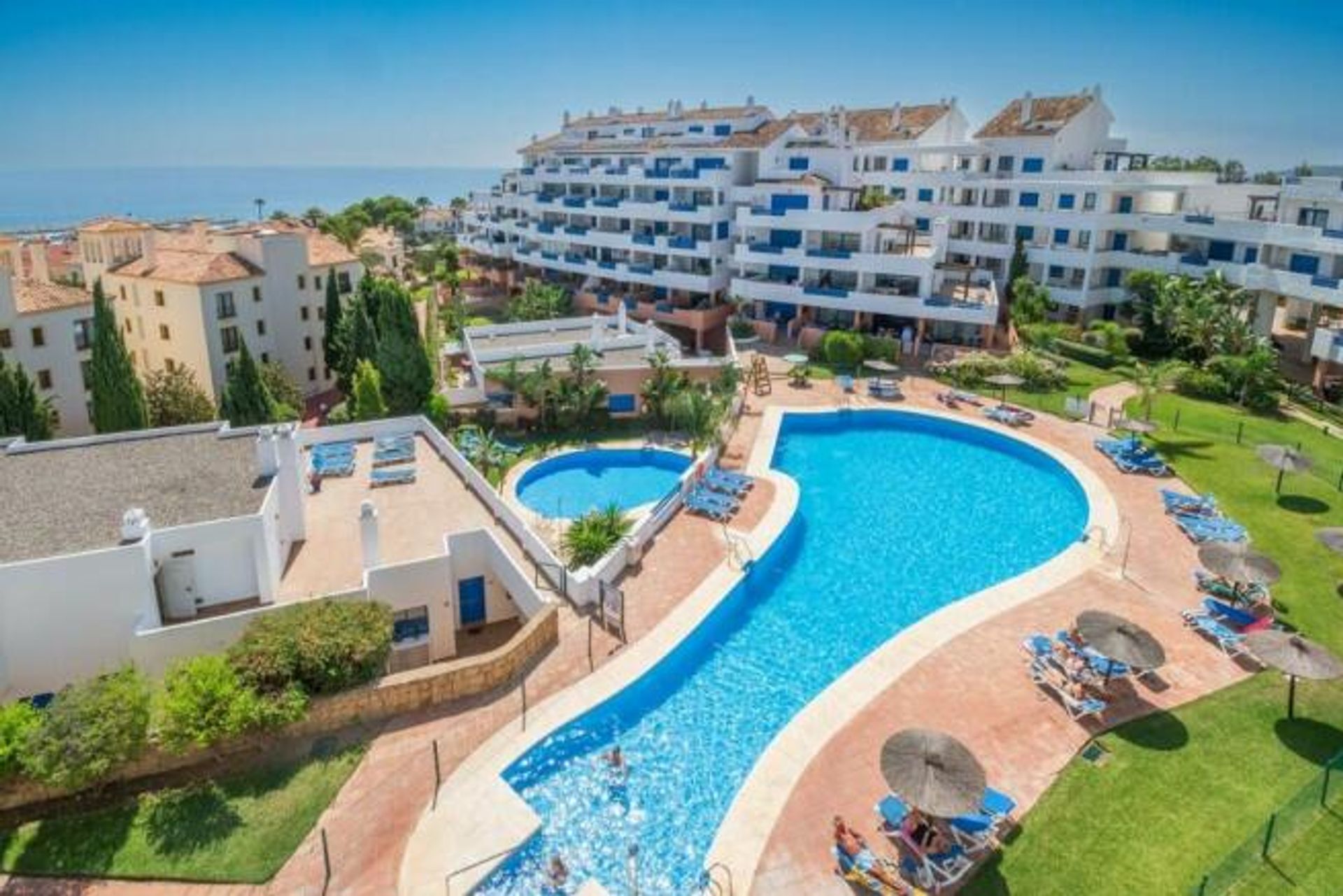 Condominium dans Puerto de la Duquesa, Andalusia 12535580