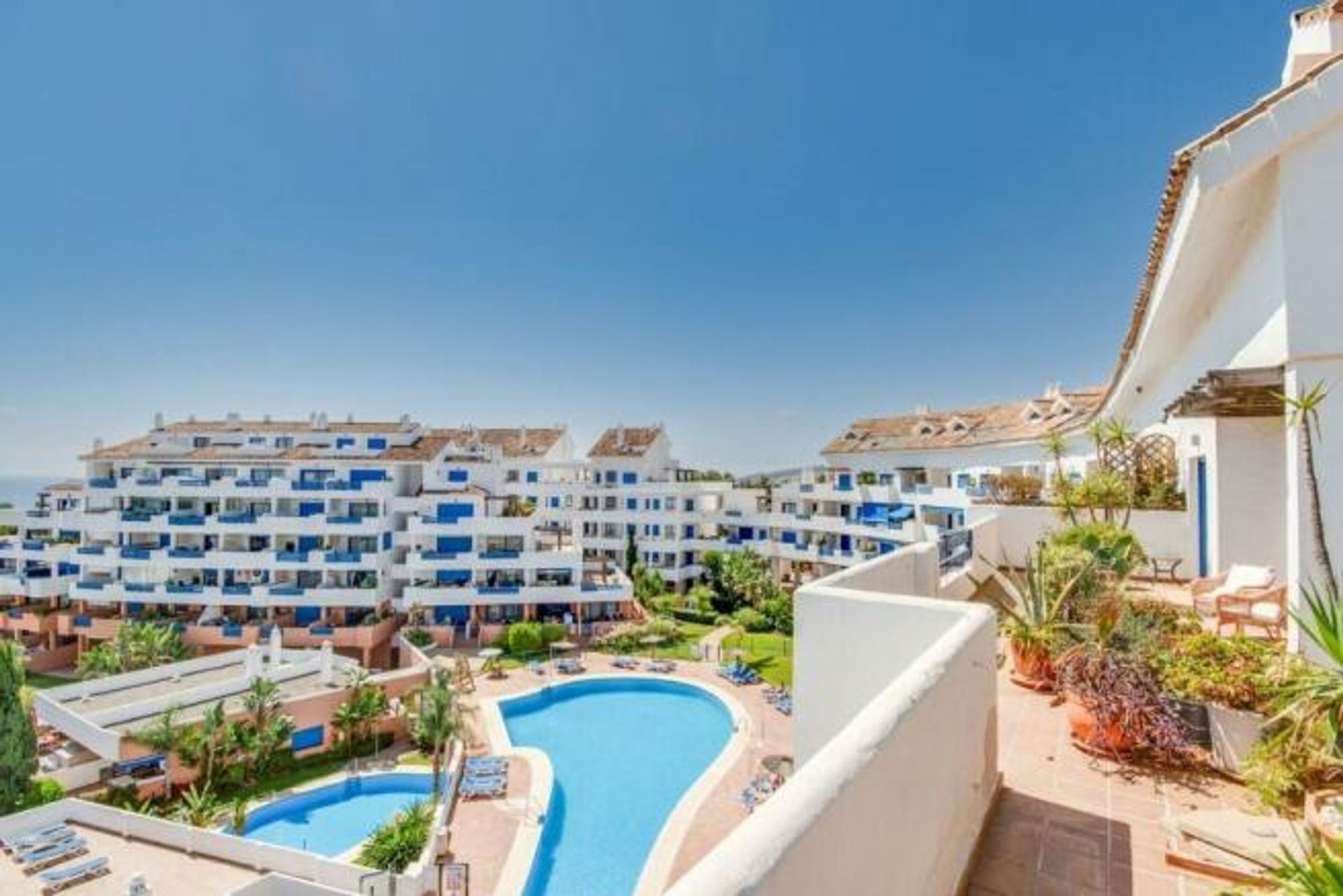 Condominio nel Puerto de la Duquesa, Andalusia 12535580