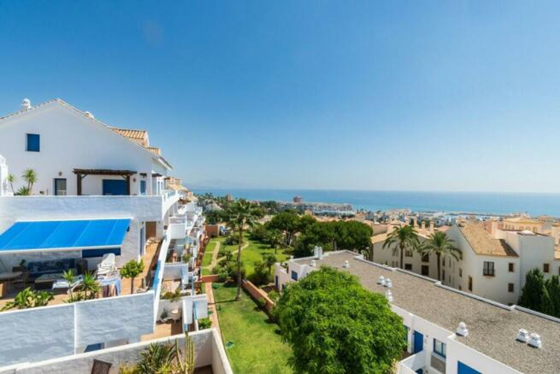 Condominio nel Puerto de la Duquesa, Andalusia 12535580