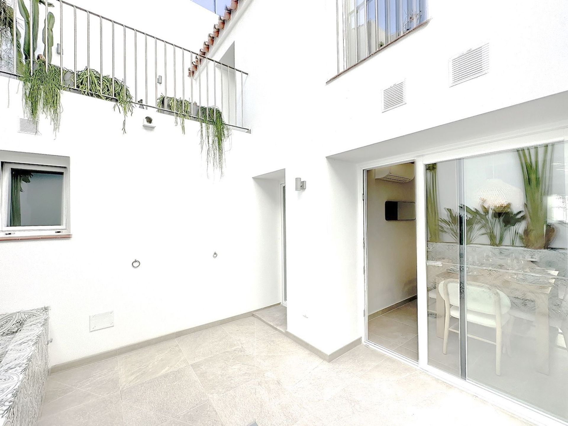 rumah dalam Estepona, Andalusia 12535689