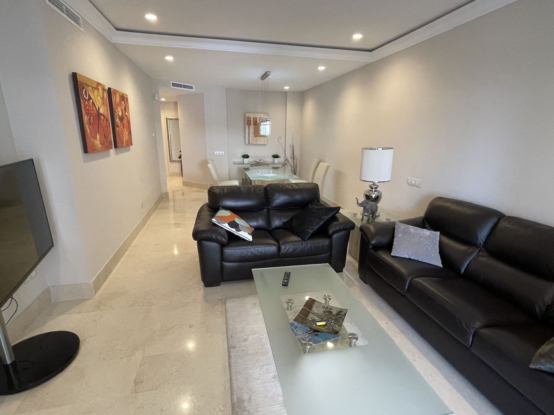 Condominium in Estepona, Andalucía 12535704