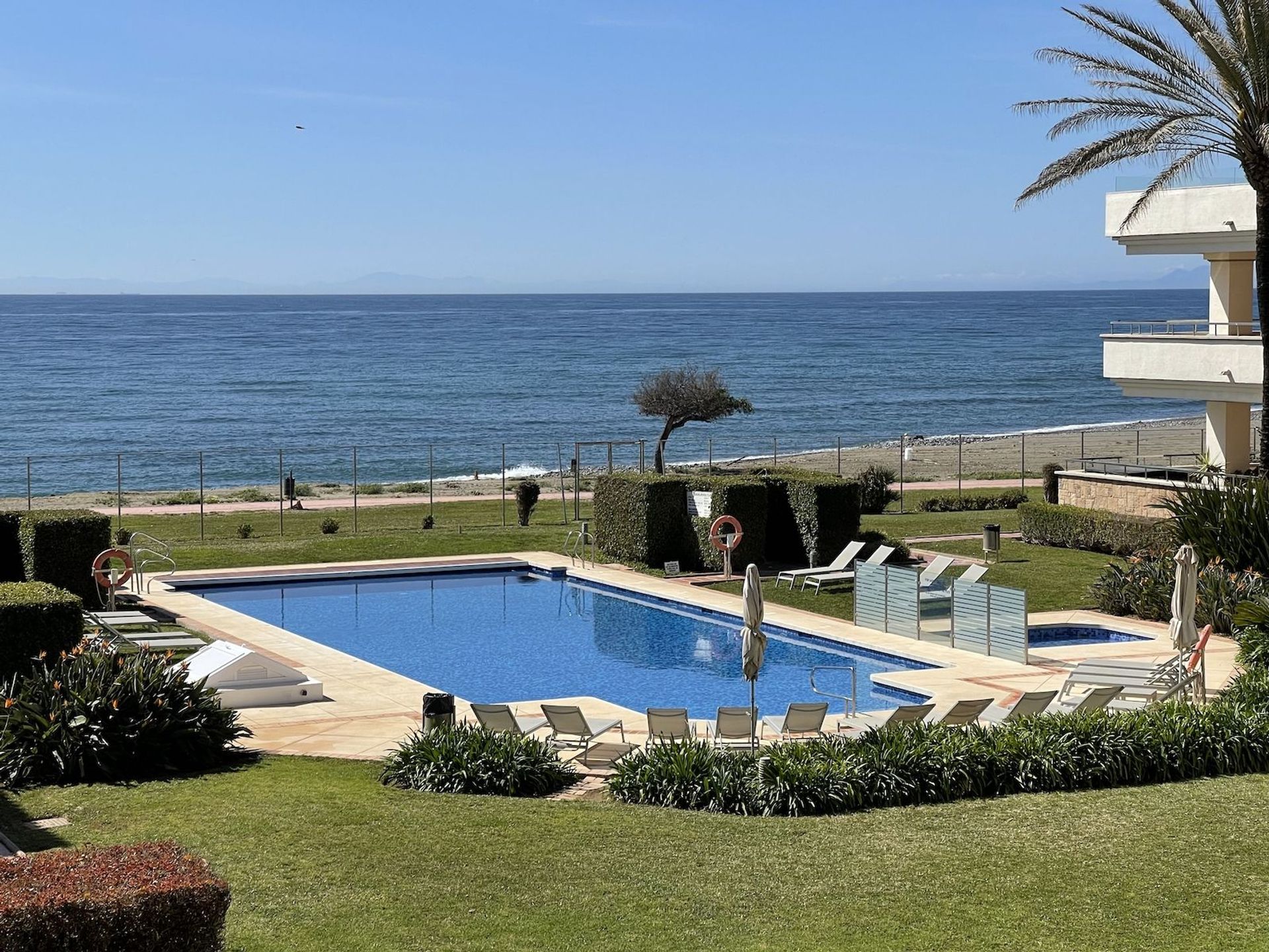 Condominium in Estepona, Andalucía 12535704