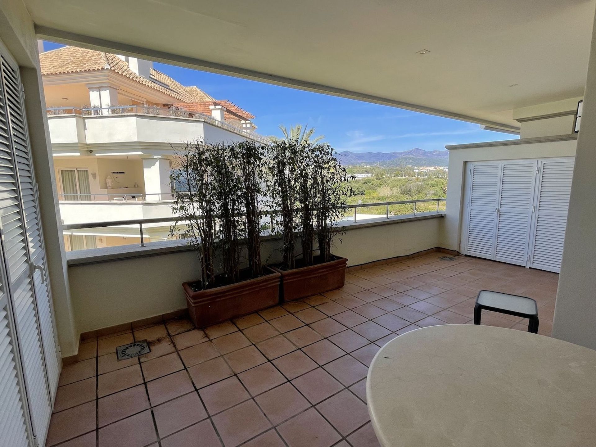 Condominium in Estepona, Andalucía 12535704