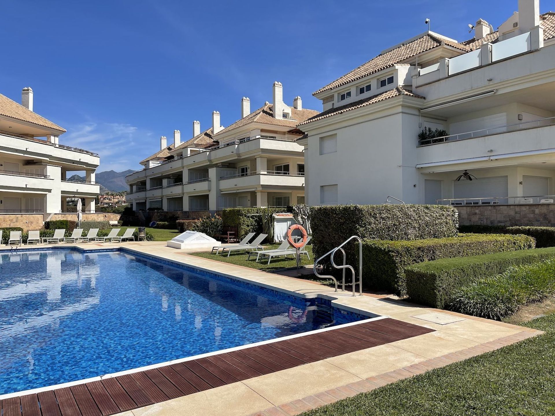 Condominium in Estepona, Andalucía 12535704